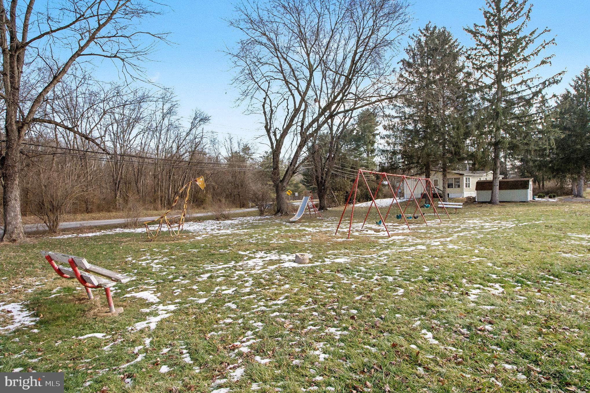 COUNTRY MANOR WEST - Residential