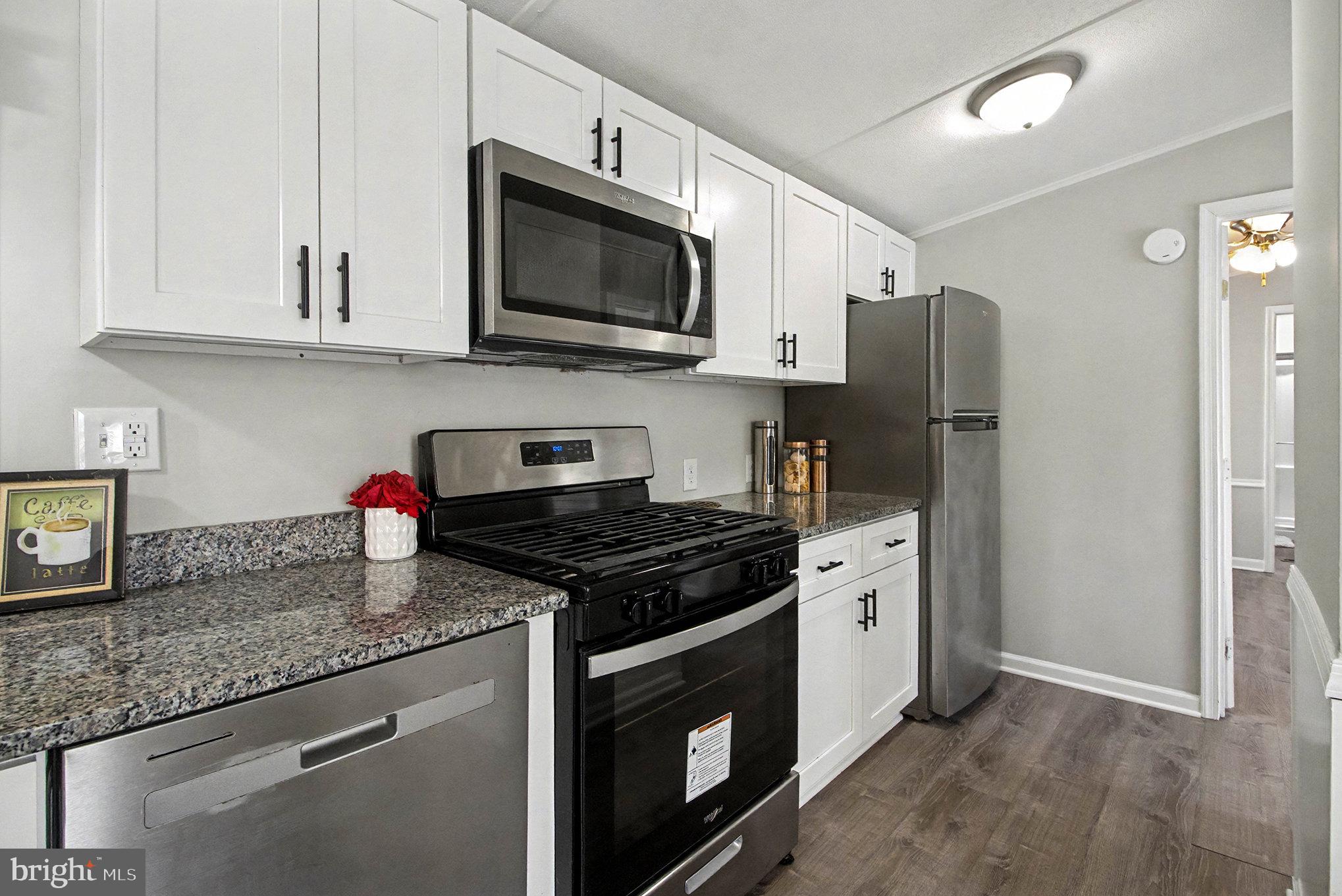 COUNTRY MANOR WEST - Residential