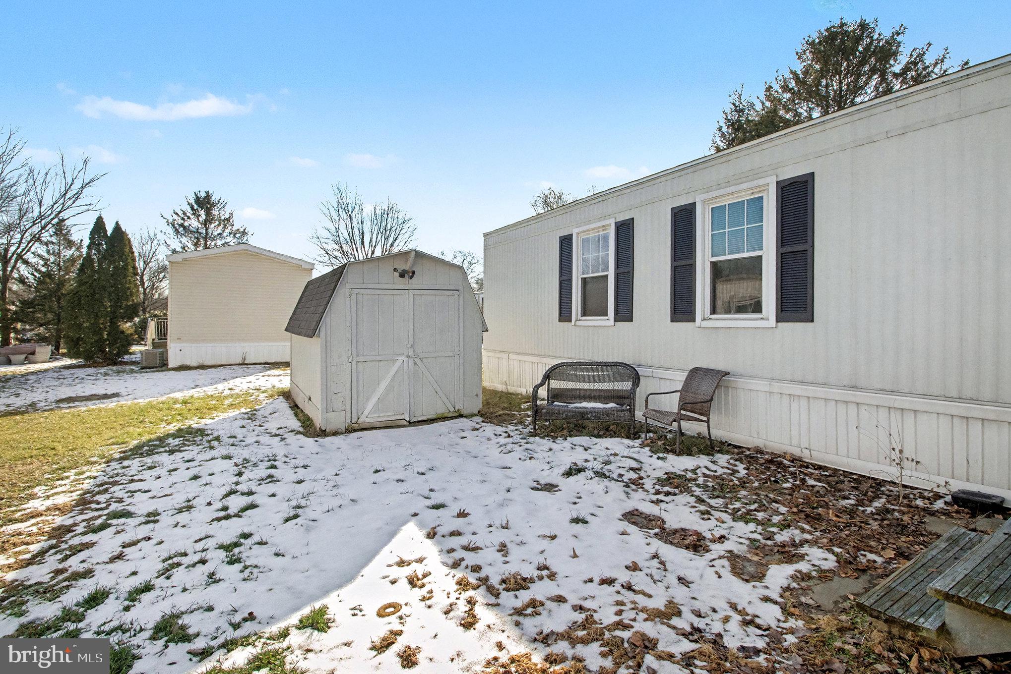 COUNTRY MANOR WEST - Residential