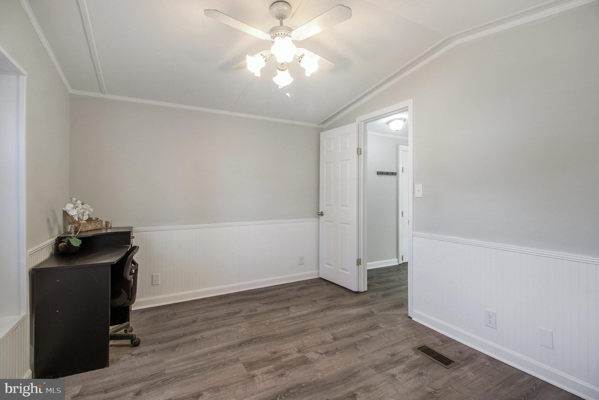 COUNTRY MANOR WEST - Residential