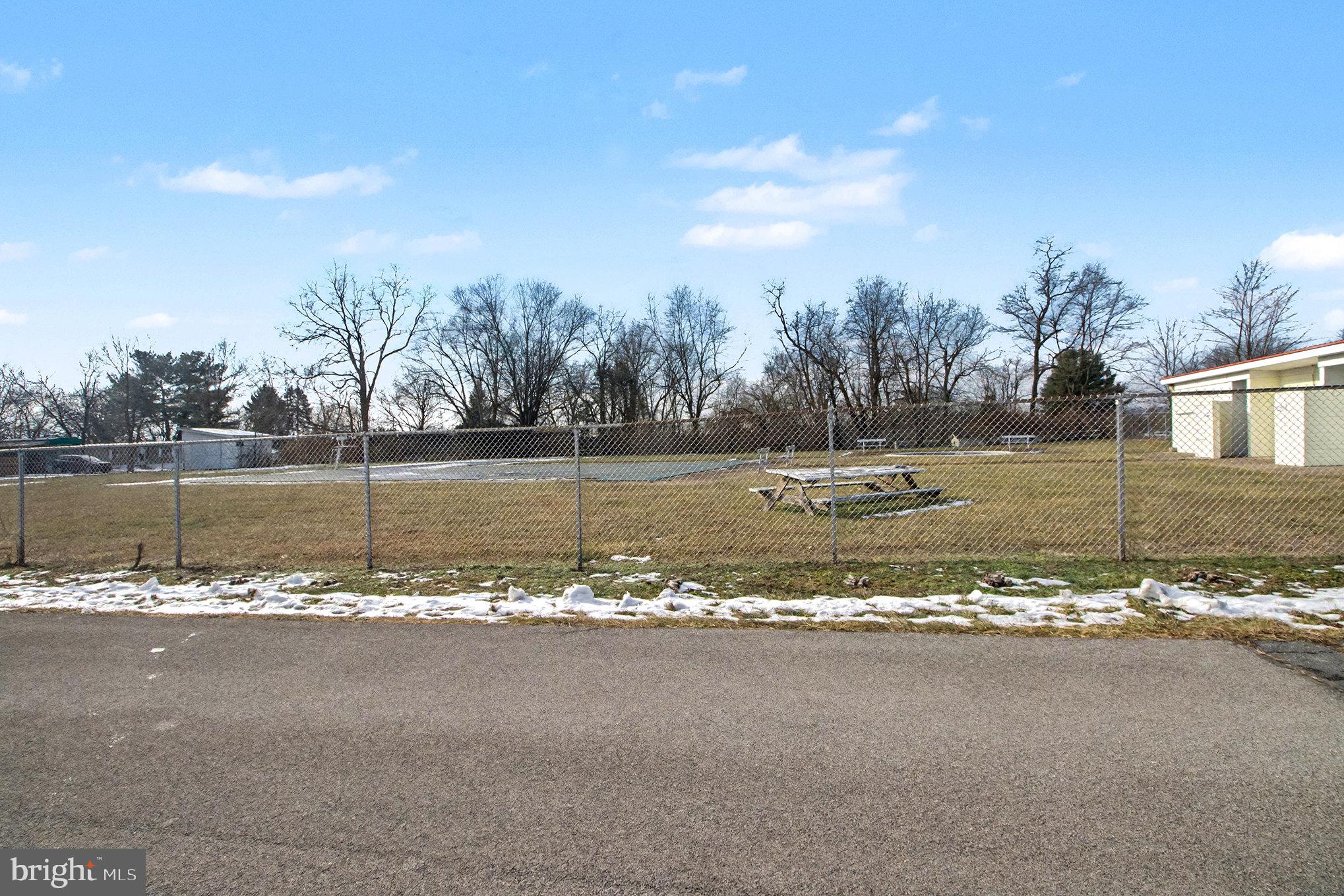 COUNTRY MANOR WEST - Residential