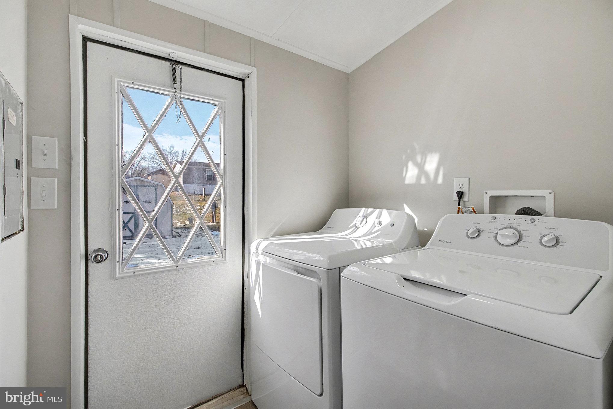 COUNTRY MANOR WEST - Residential