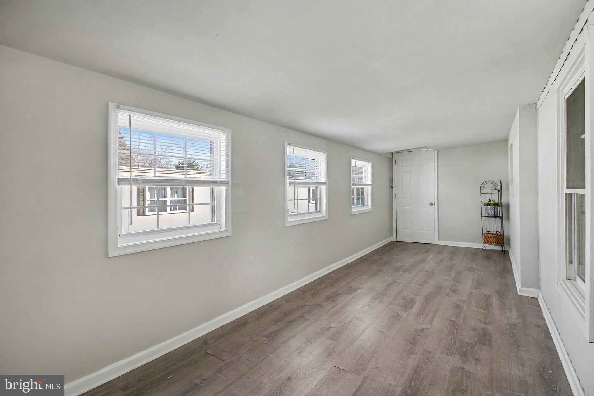 COUNTRY MANOR WEST - Residential