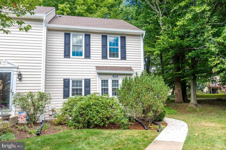 Beautiful 2 Bed, 2.5 Bath End Unit Townhome in Springhill Farm – Available Early July!
Located in the highly sought-after Unionville-Chadds Ford School District, this charming end-unit townhome in Springhill Farm offers comfort, convenience, and space.
The first floor has a large family room for entertaining, powder room & open concept for kitchen & dining rooms. Upstairs there are two spacious bedrooms, two baths & laundry.
In the master bedroom you'll enjoy a walk in closet and updated bath. The basement which is unfinished offers a great amount of room for storage or the chance to have your own at home gym.
This home is convenient to all your shopping needs and won't last long. Income requirement of 3x the rent, credit score of 690+.