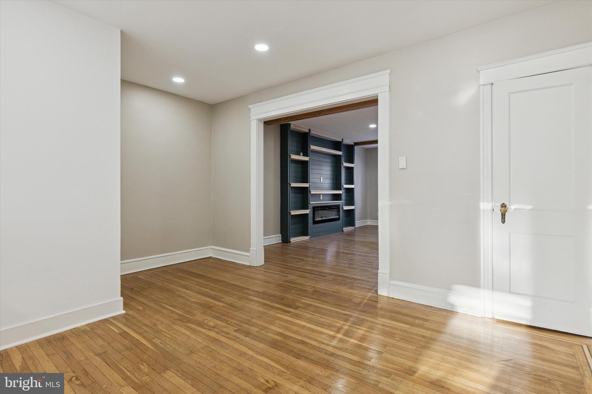 WEST OAK LANE - Residential