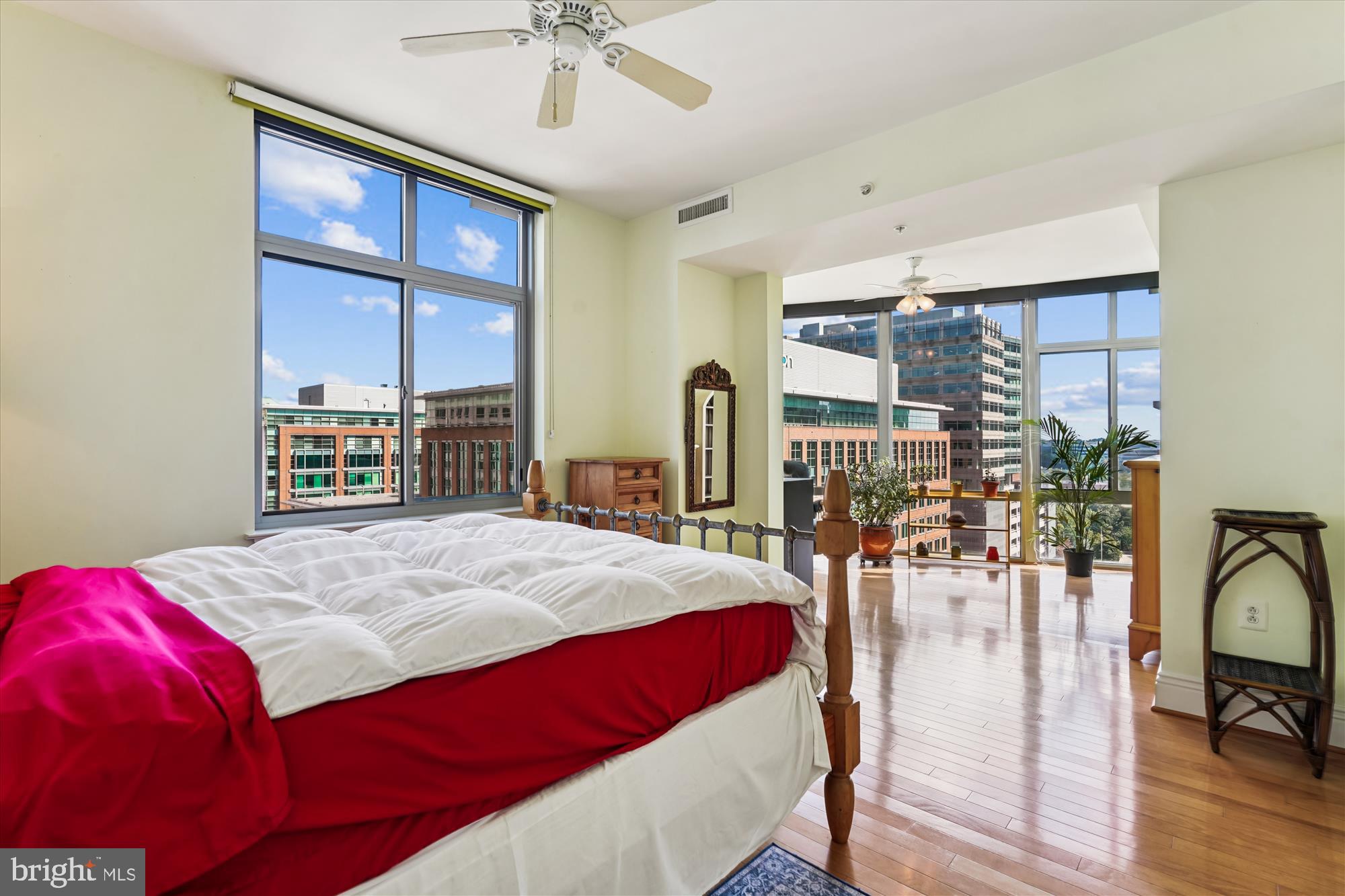 MIDTOWN AT RESTON TOWN CENTER - Residential