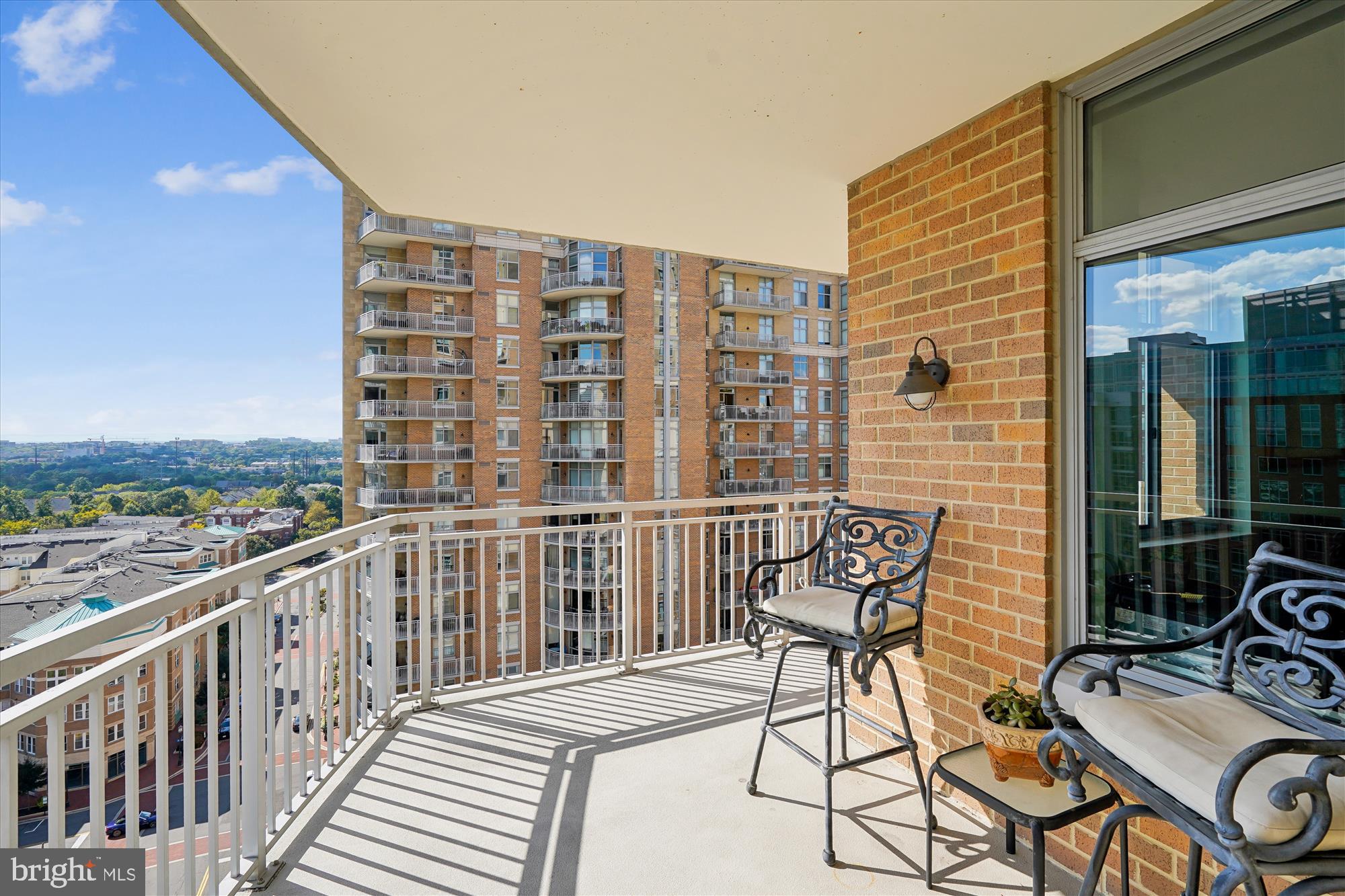 MIDTOWN AT RESTON TOWN CENTER - Residential