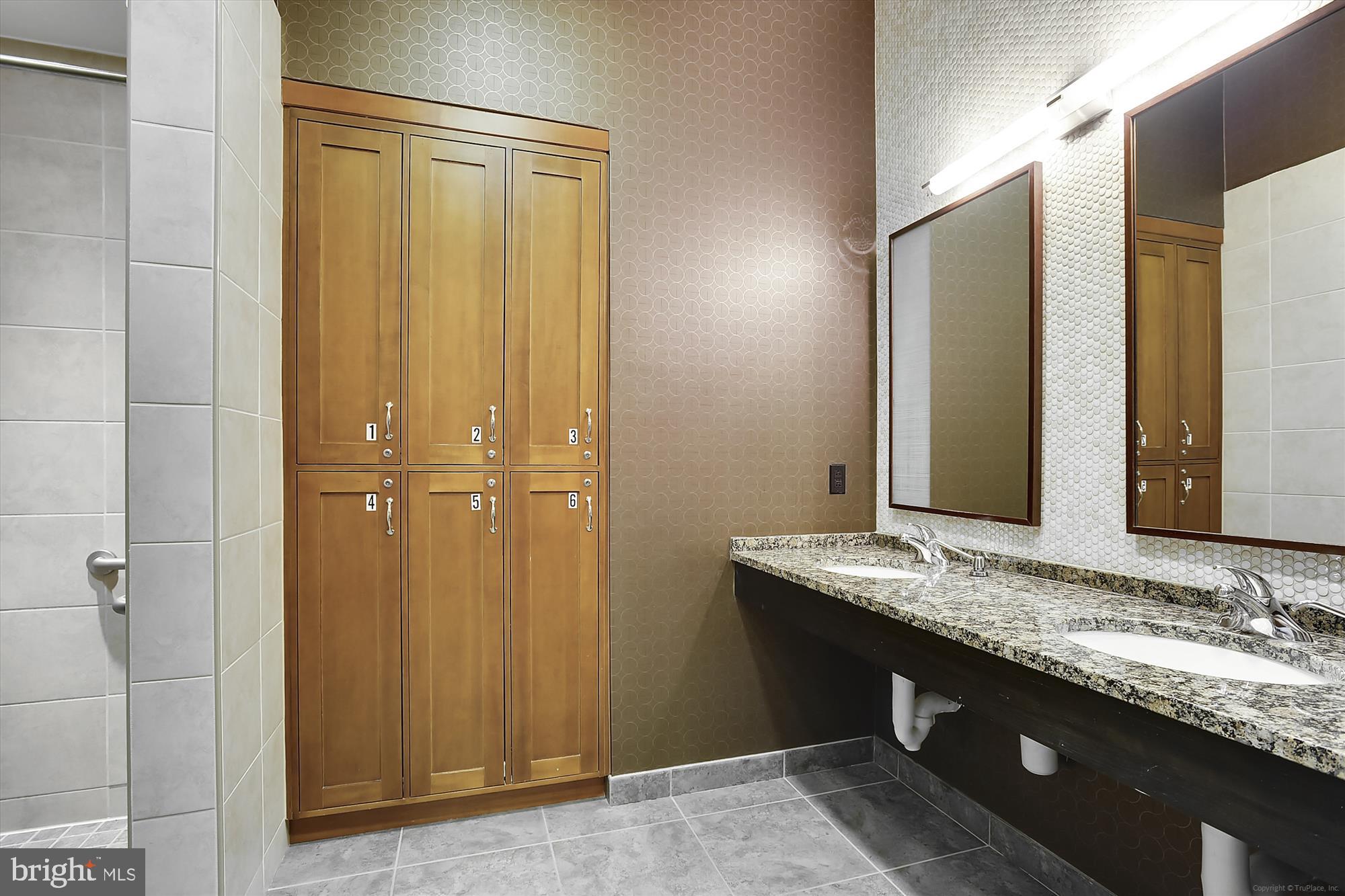 MIDTOWN AT RESTON TOWN CENTER - Residential