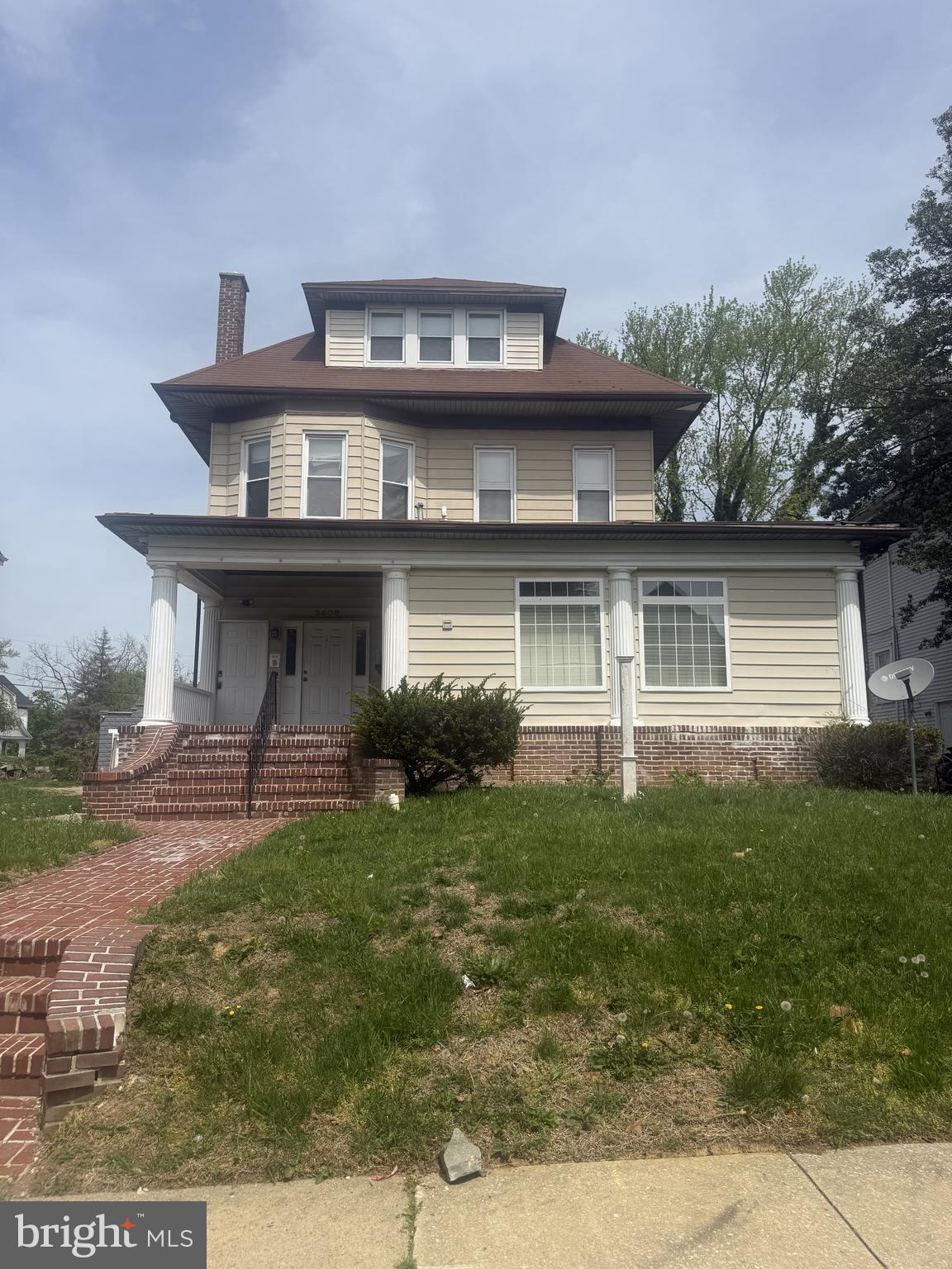 Main image without alt text