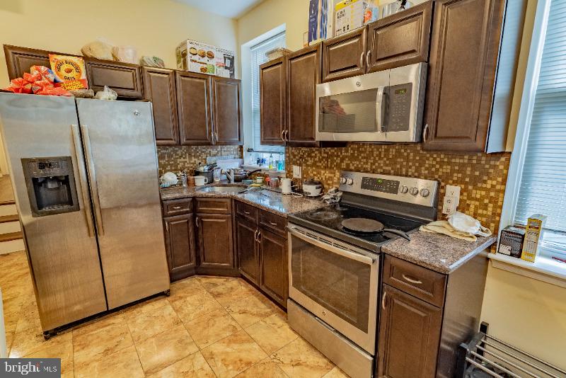 UNIVERSITY CITY - Residential Lease