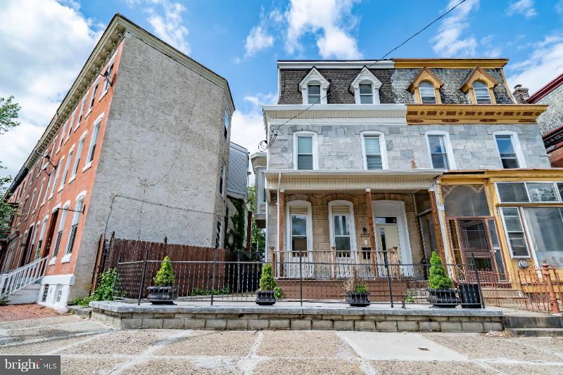 UNIVERSITY CITY - Residential Lease