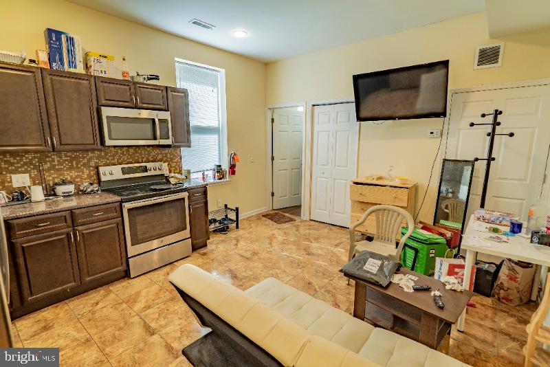 UNIVERSITY CITY - Residential Lease