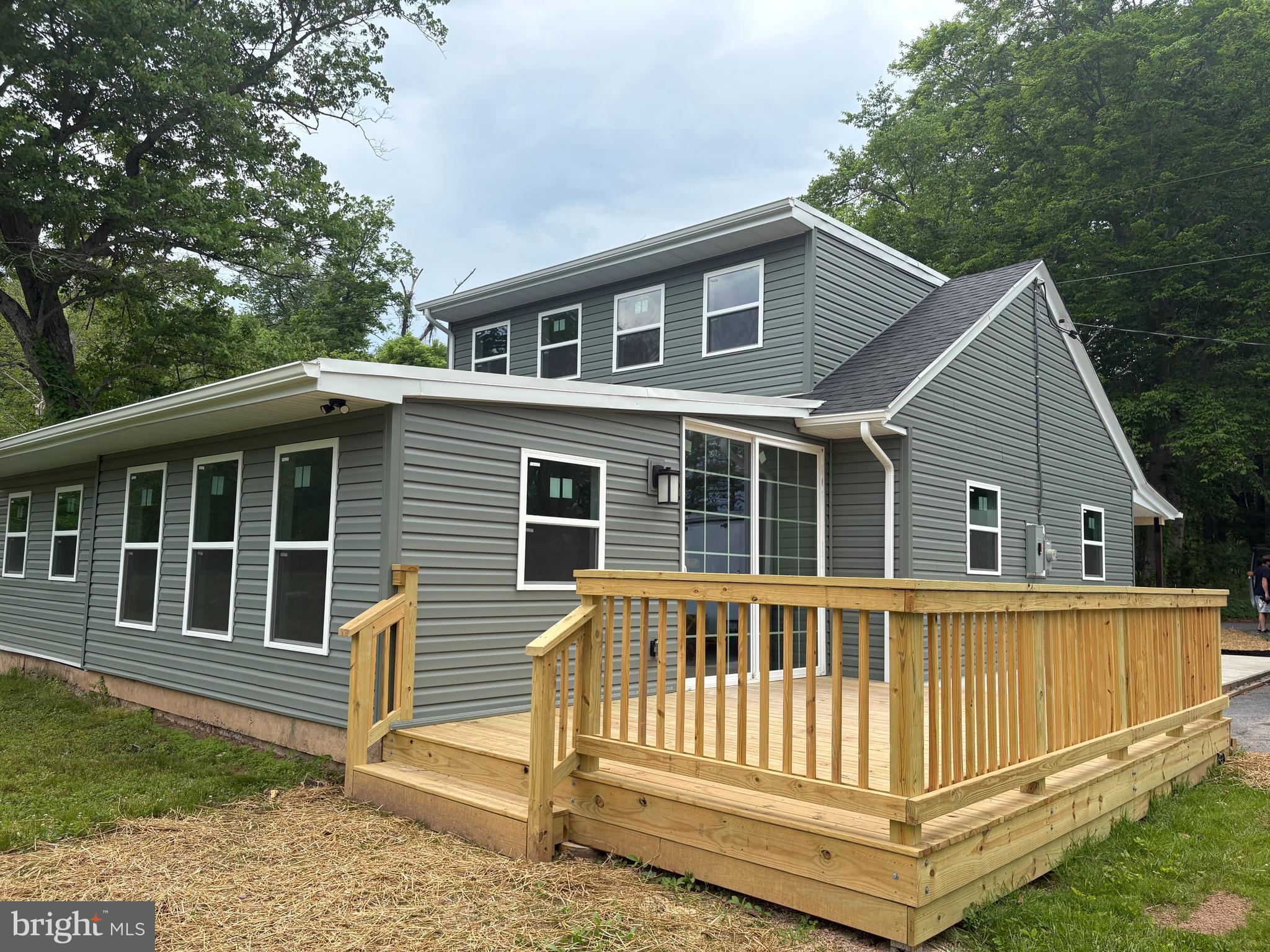 876 CARDINAL LANE