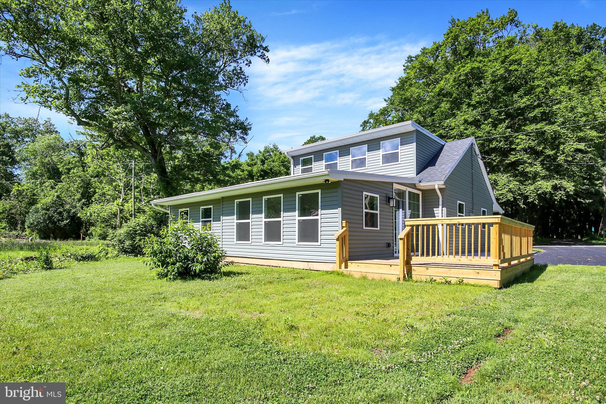 876 CARDINAL LANE