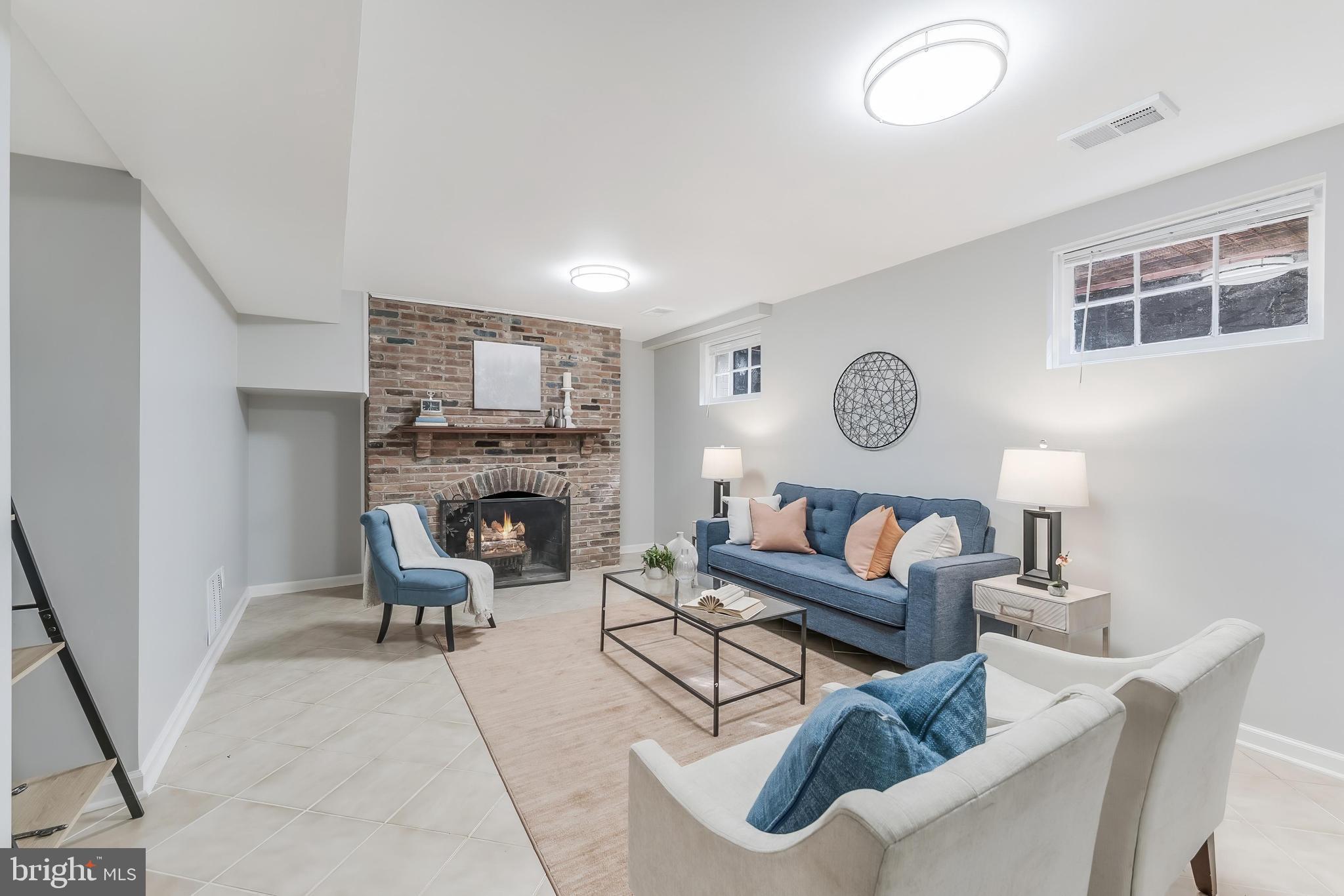 KINGS MANOR TOWNE HOUSES - Residential