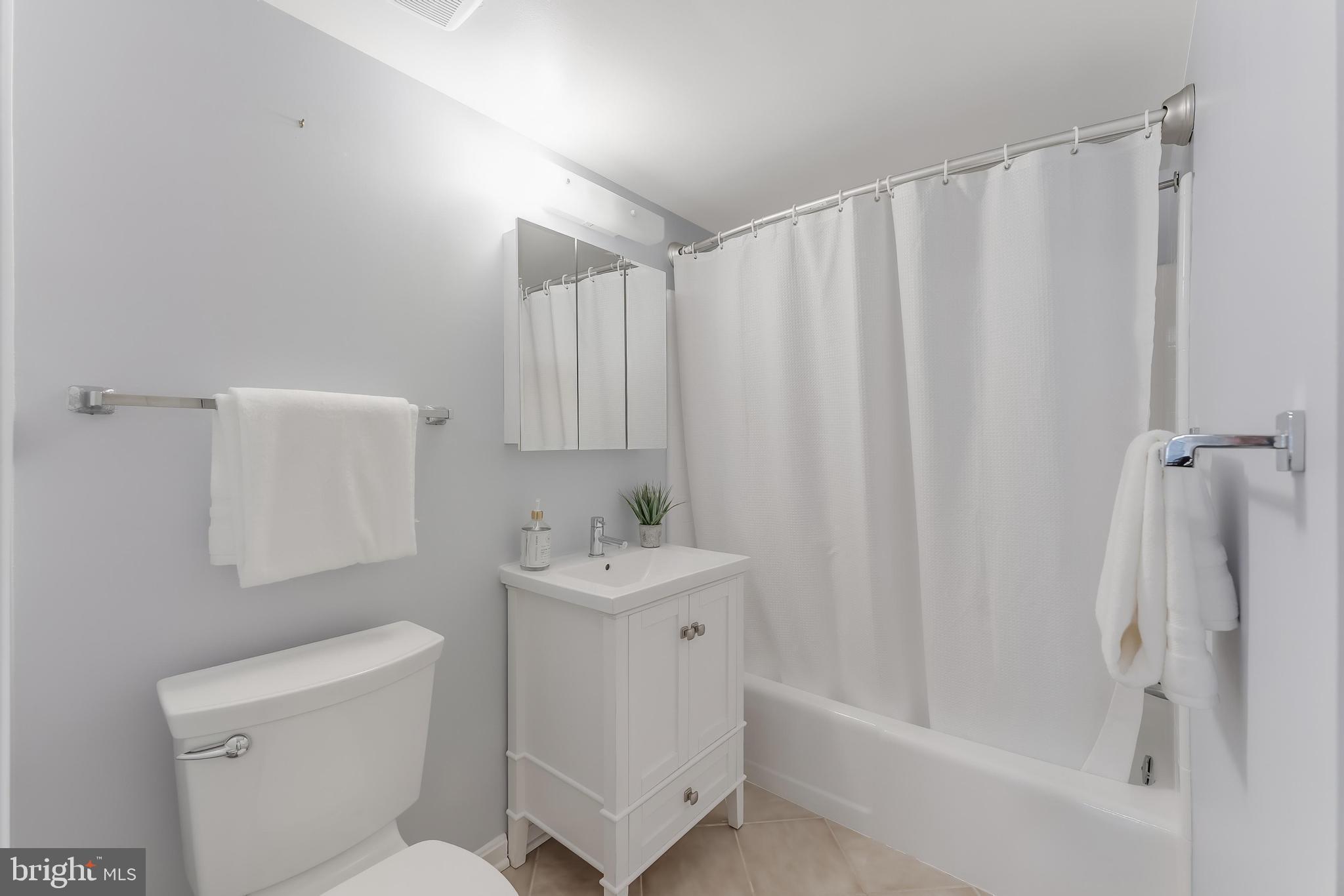 KINGS MANOR TOWNE HOUSES - Residential