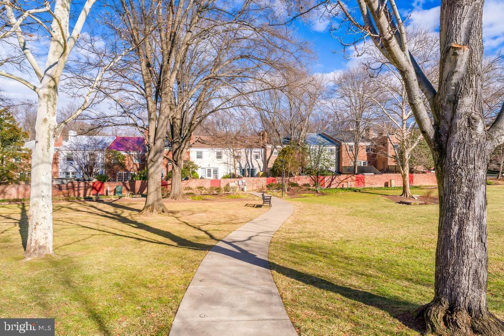 KINGS MANOR TOWNE HOUSES - Residential