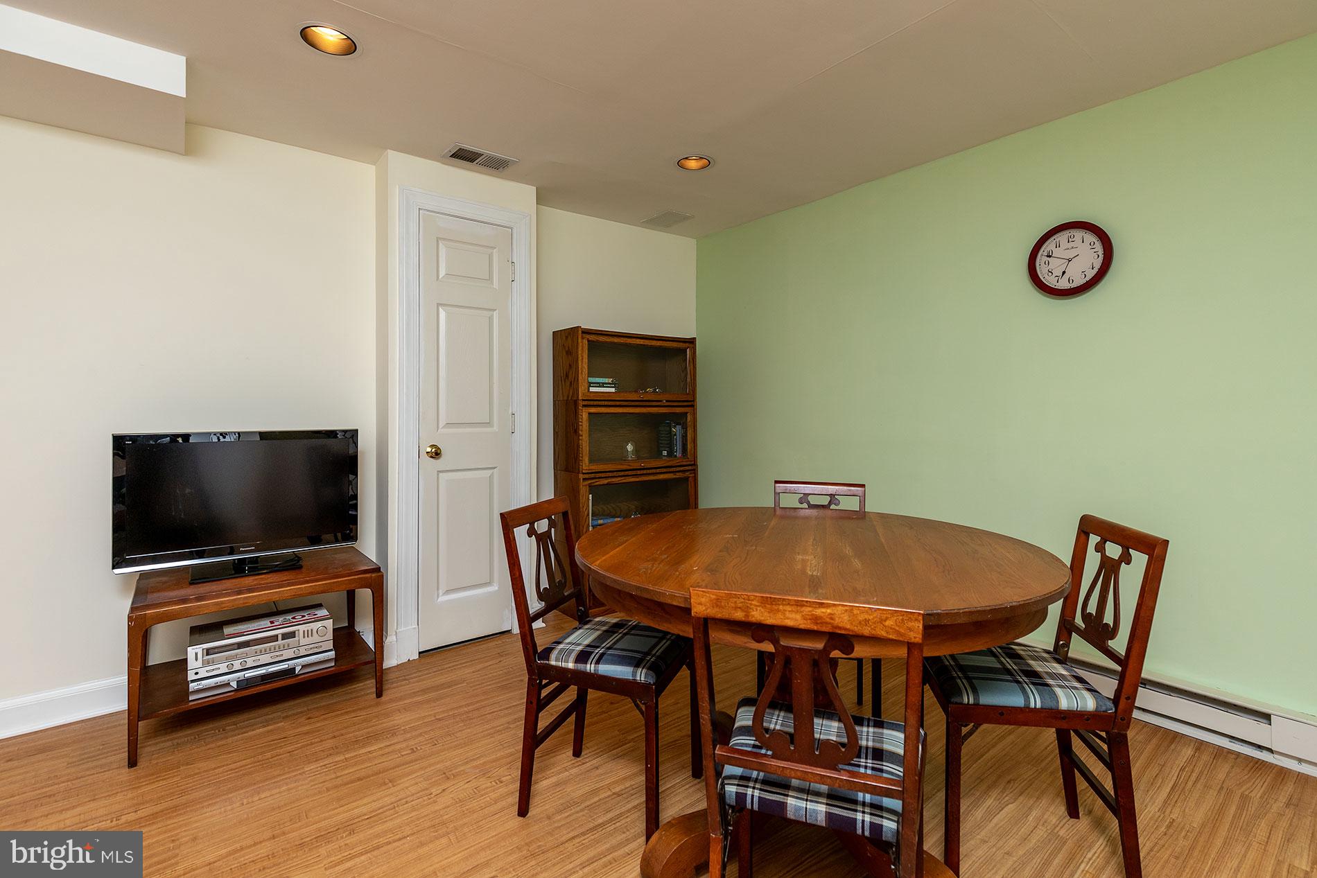 COLVIN RUN ESTATES - Residential