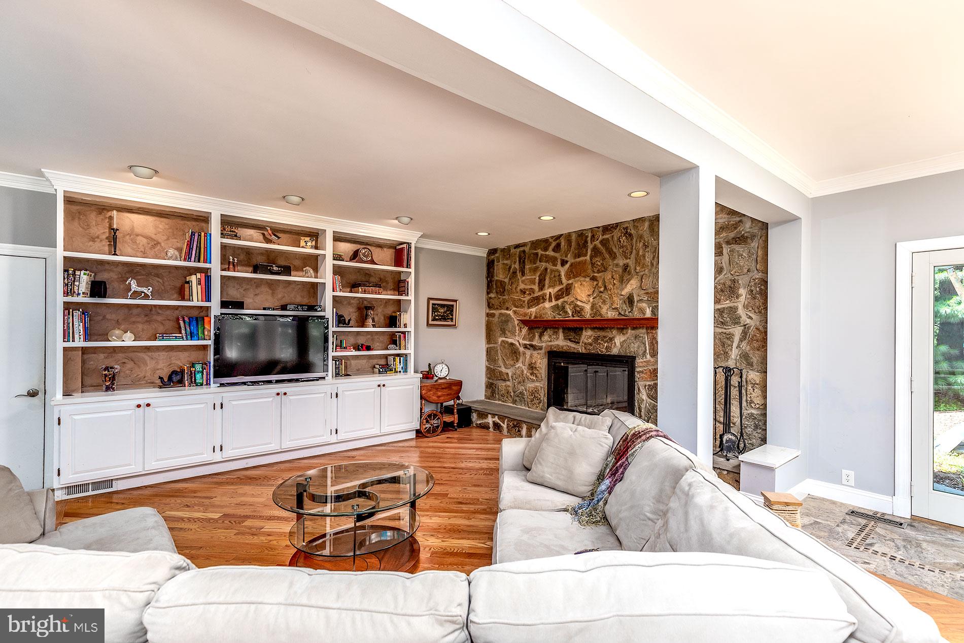 COLVIN RUN ESTATES - Residential