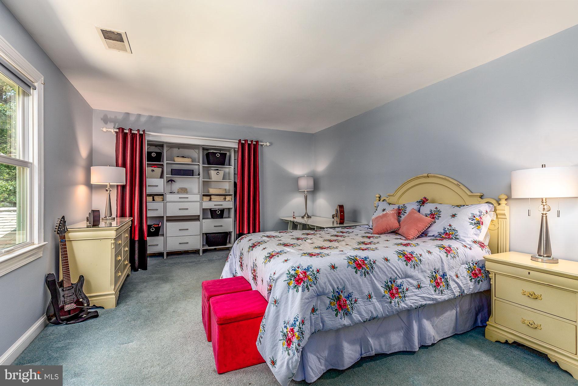 COLVIN RUN ESTATES - Residential