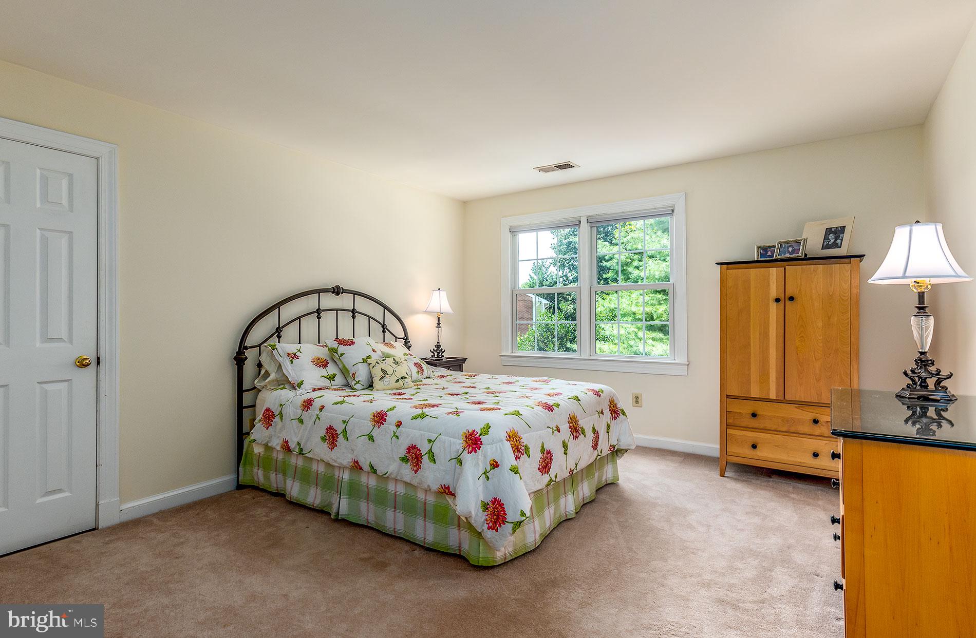 COLVIN RUN ESTATES - Residential