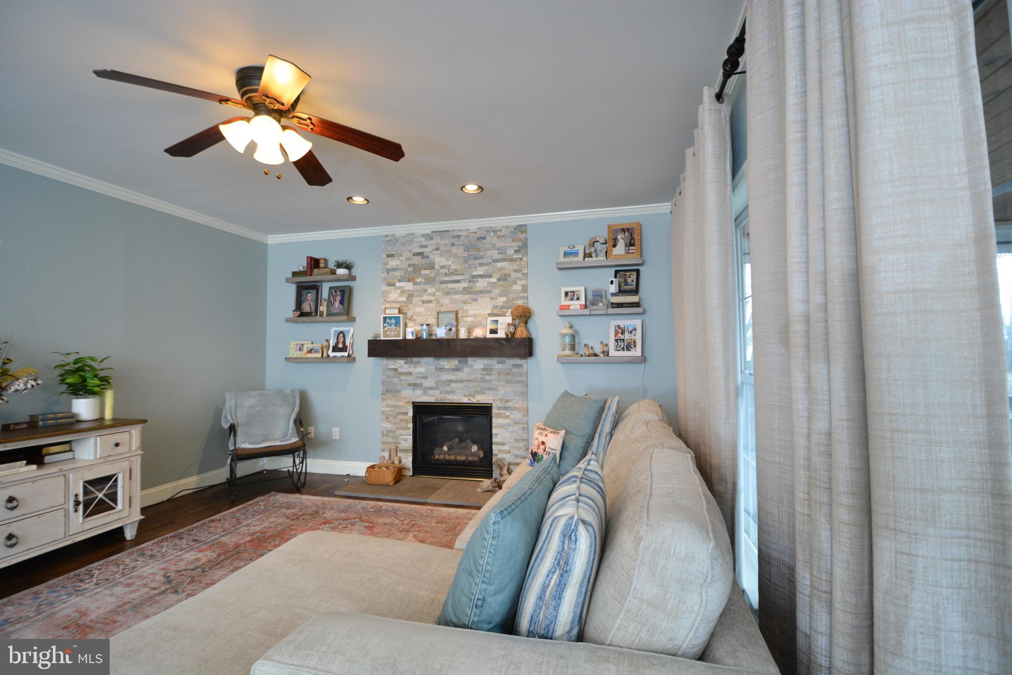 WOODSIDE ESTATES - Residential