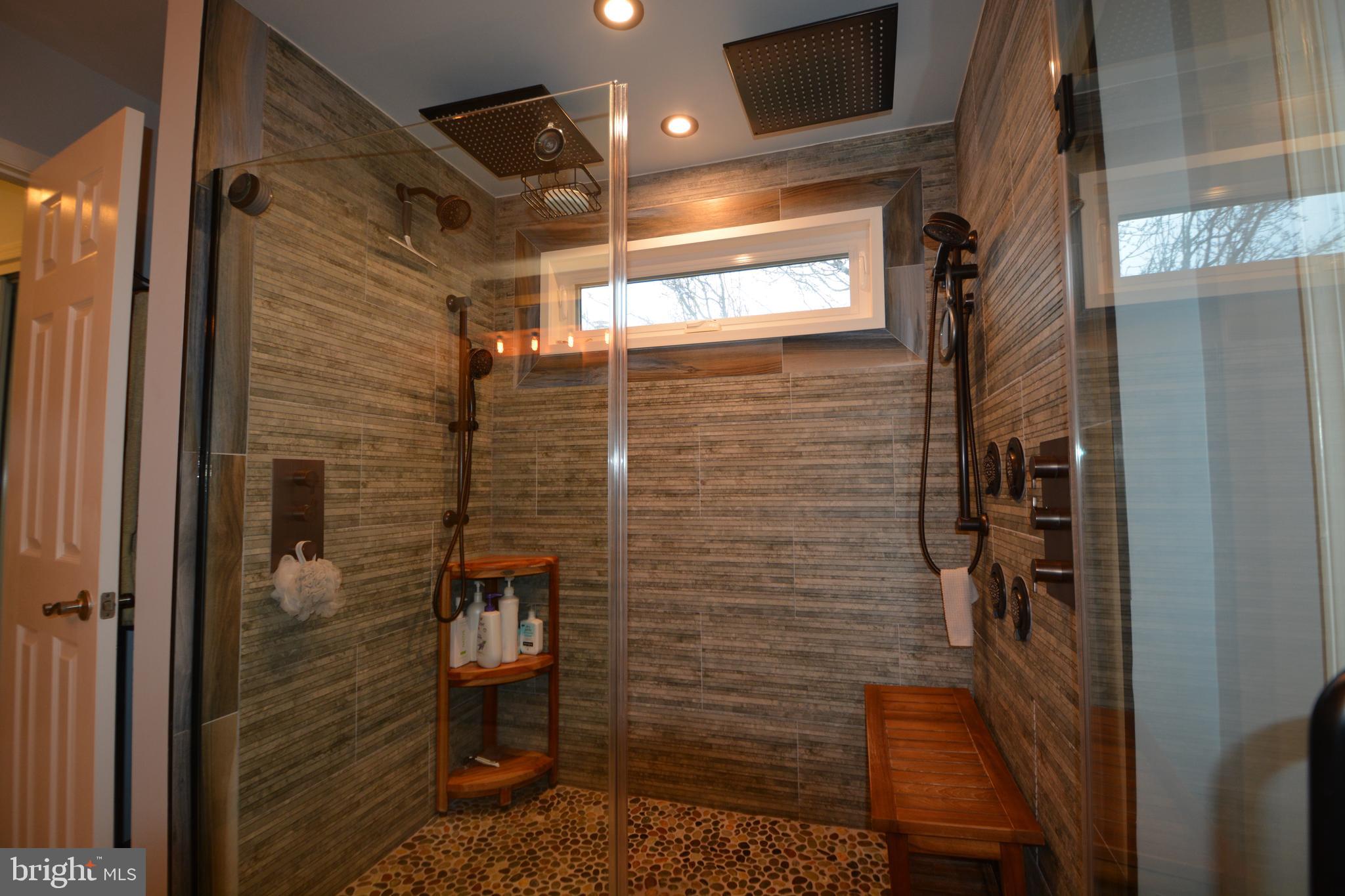 WOODSIDE ESTATES - Residential