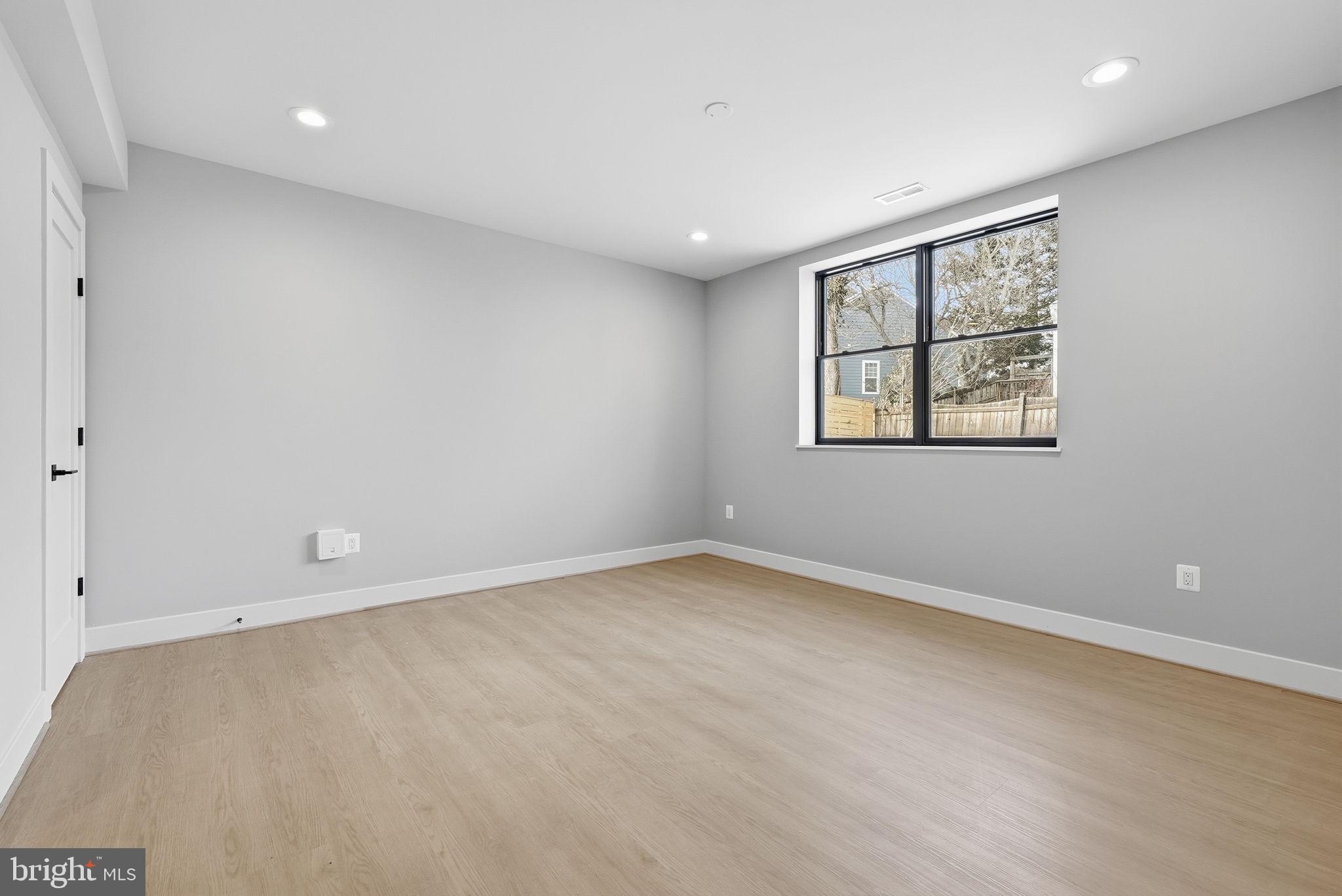 DEVON PARK - Residential