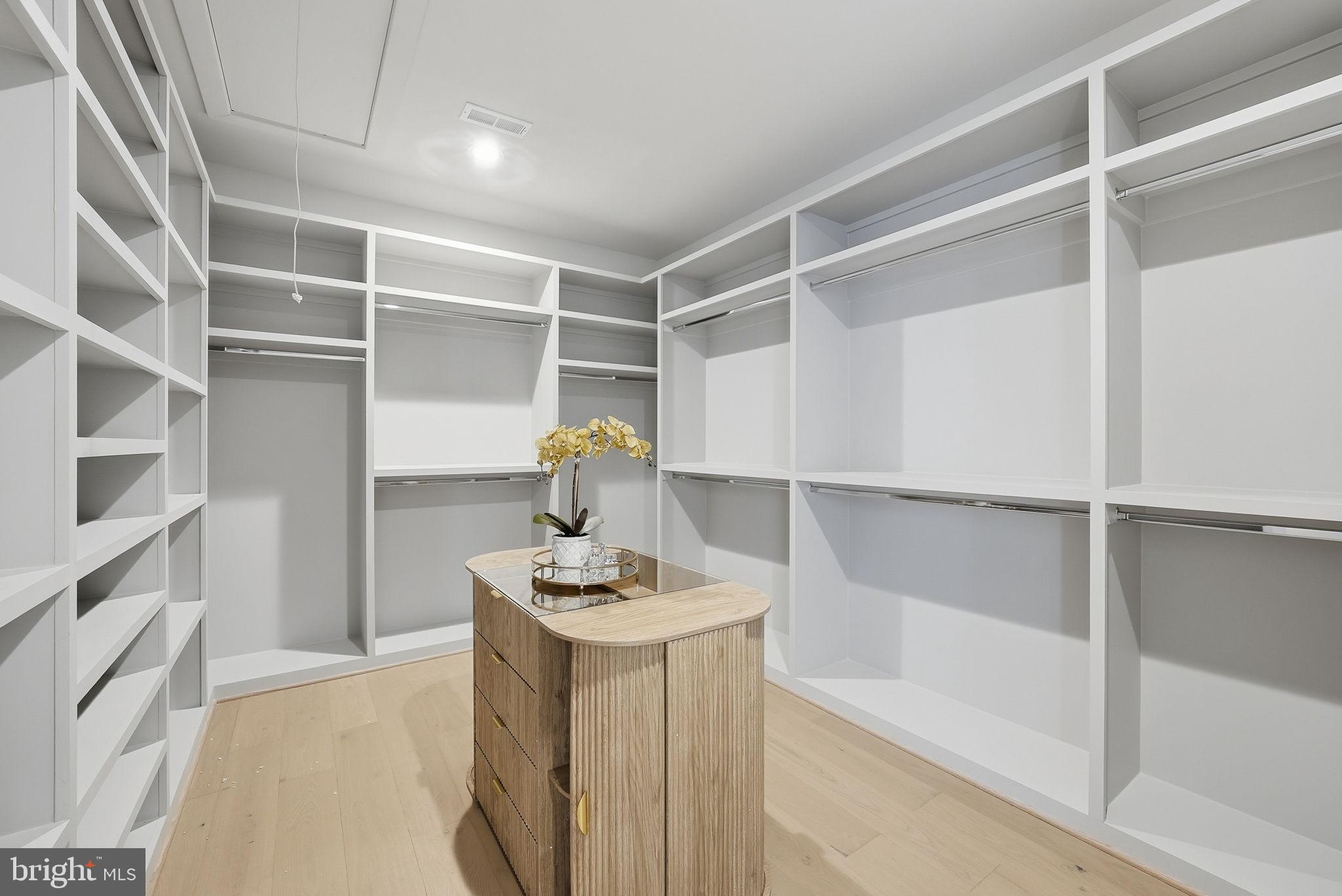 DEVON PARK - Residential