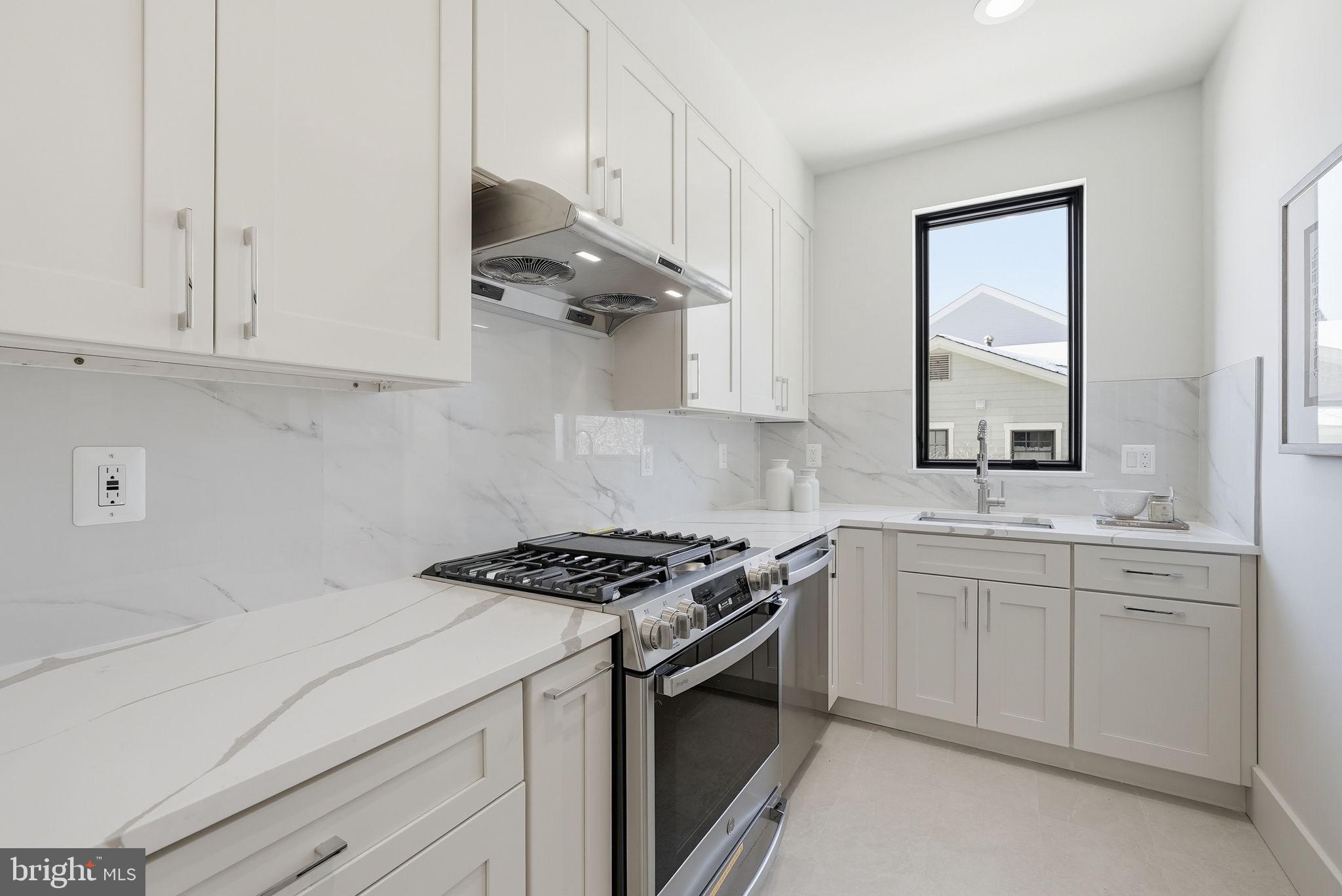 DEVON PARK - Residential