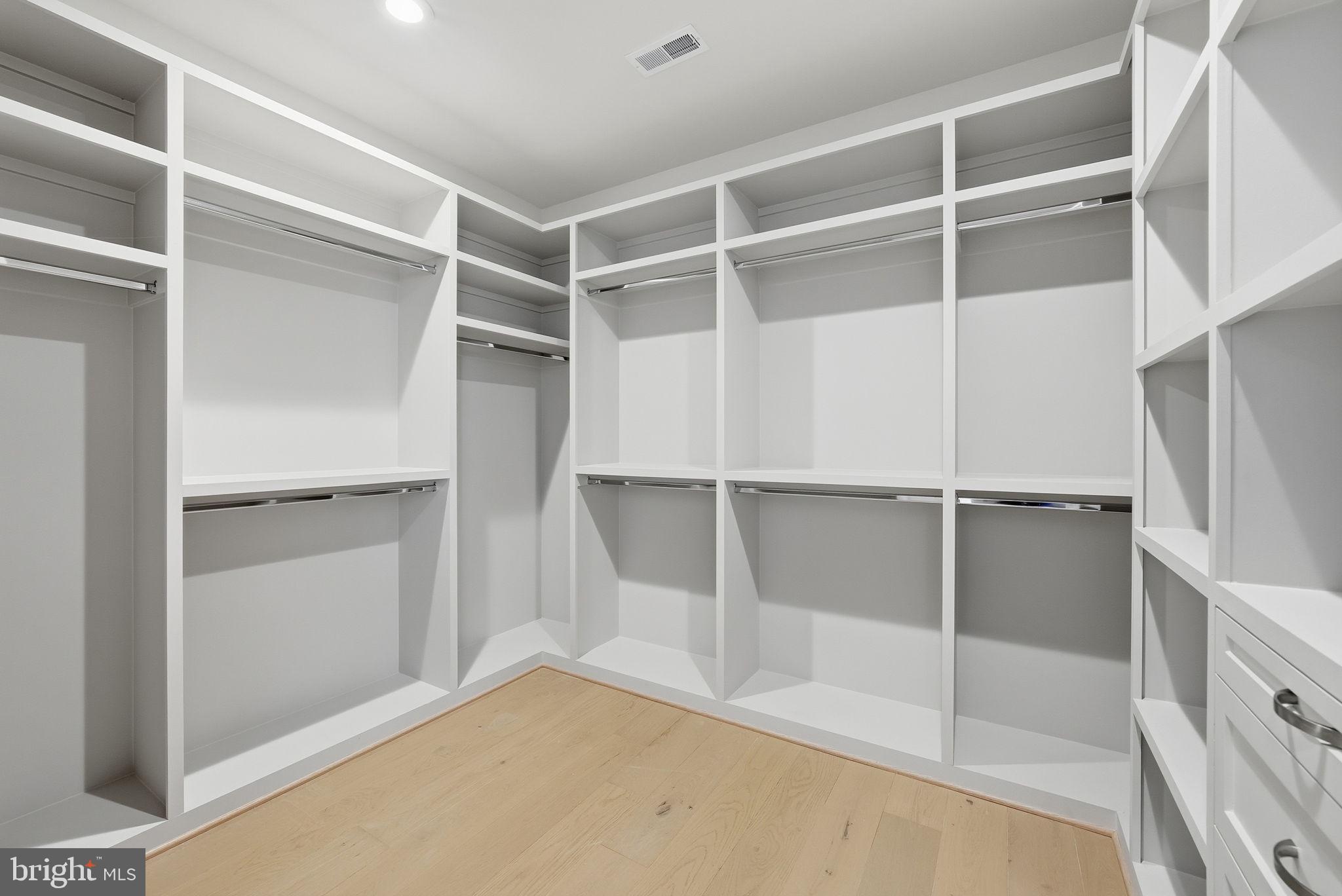 DEVON PARK - Residential