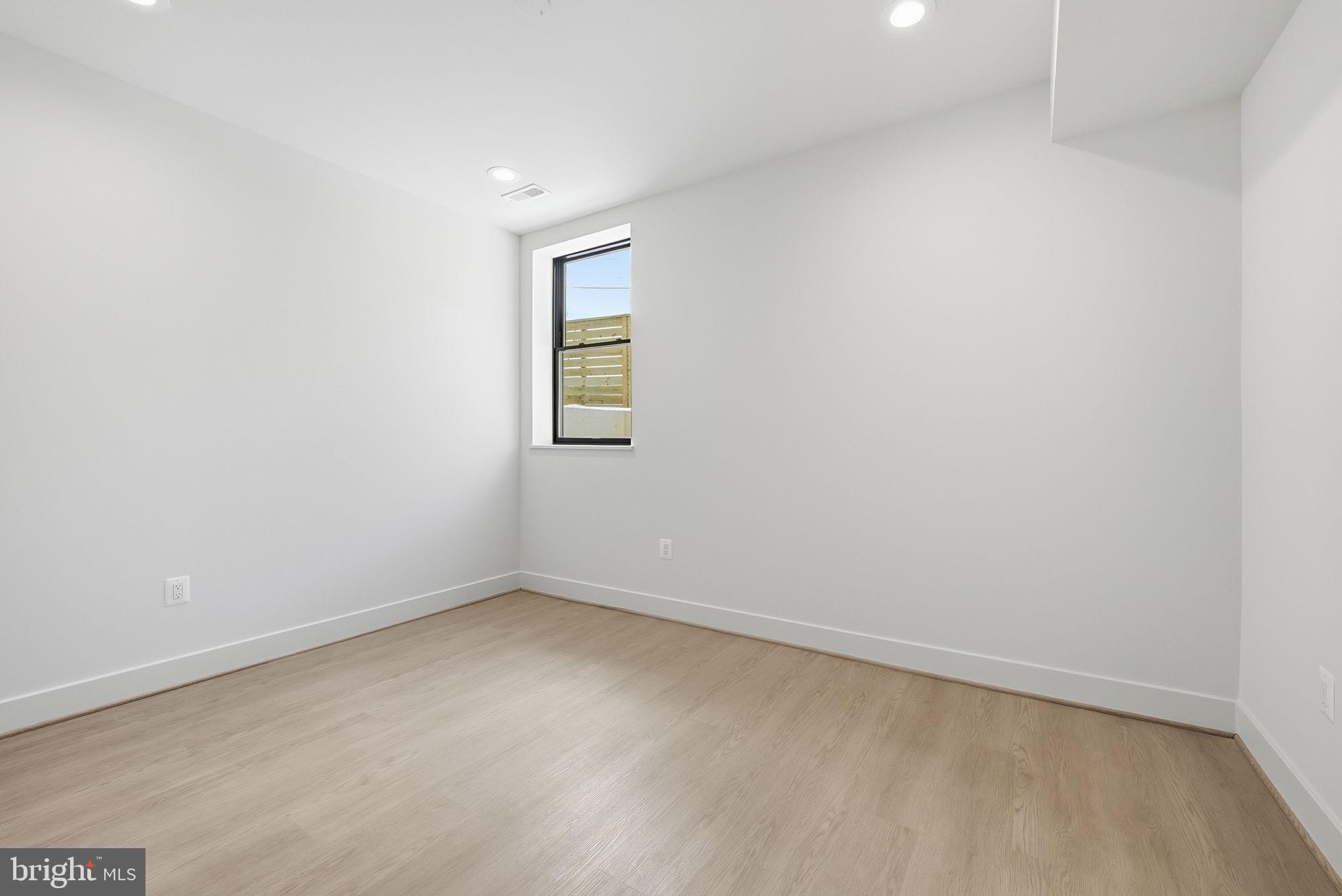 DEVON PARK - Residential