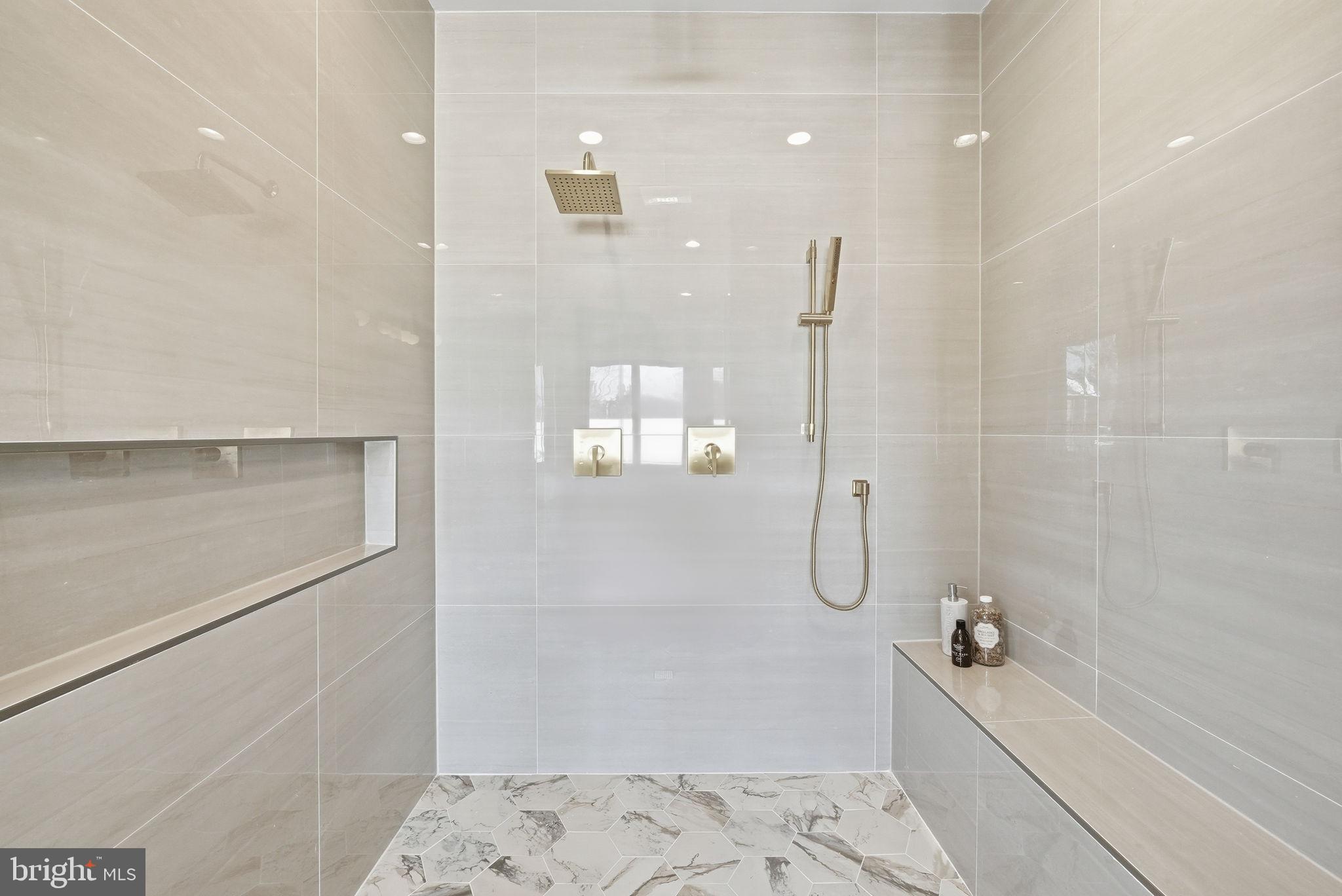 DEVON PARK - Residential