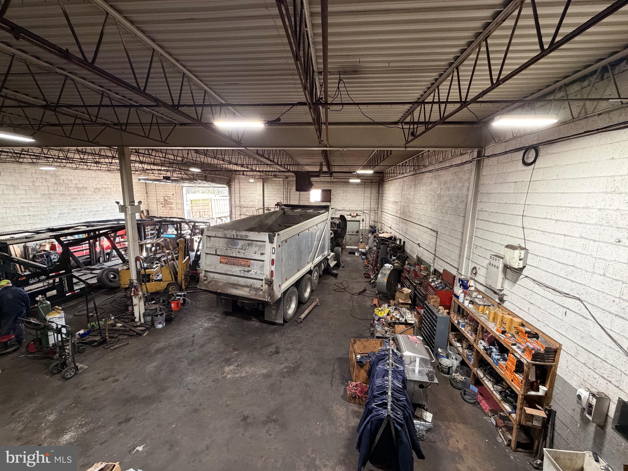 1606 MANNING BOULEVARD