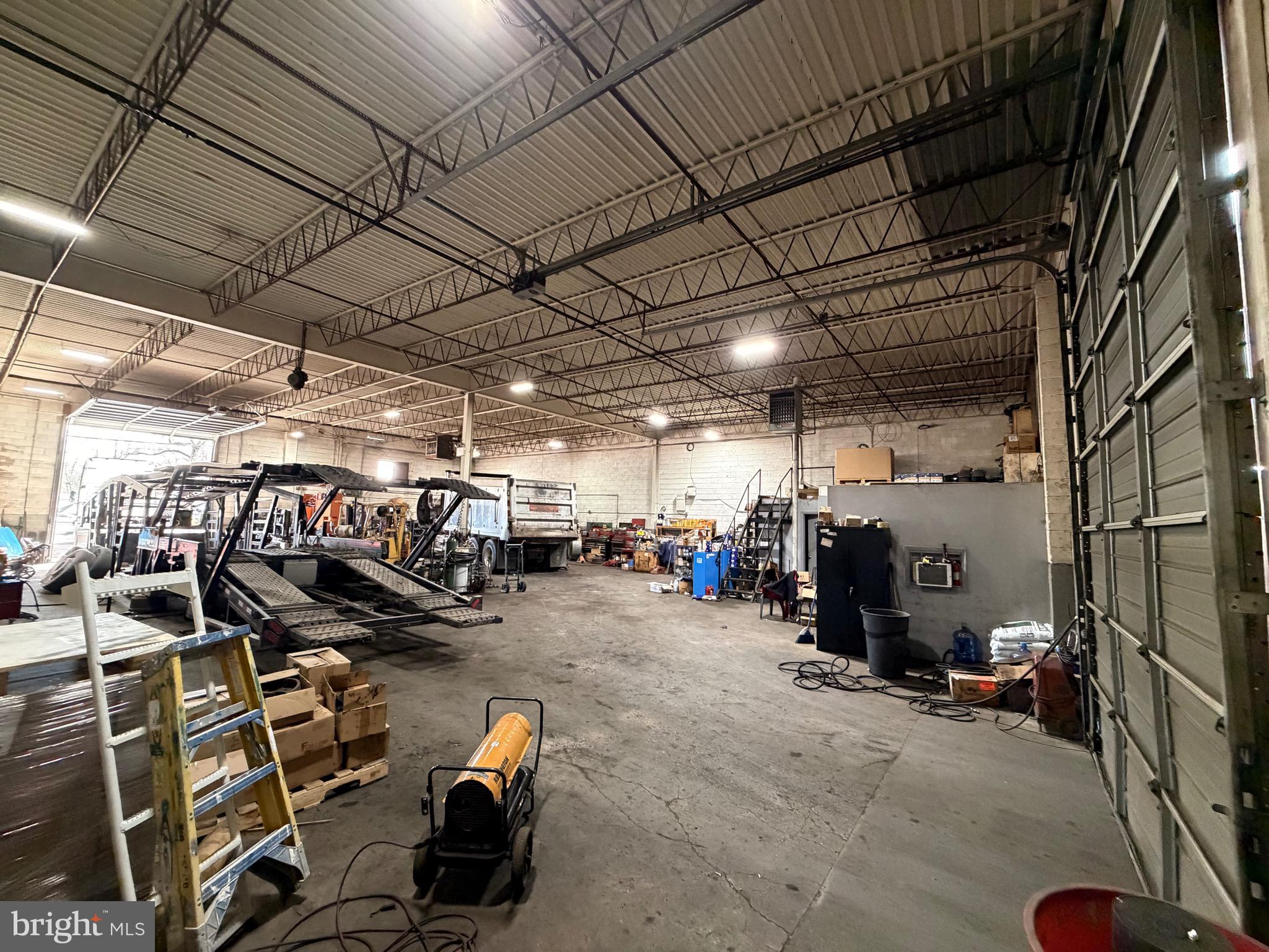 1606 MANNING BOULEVARD