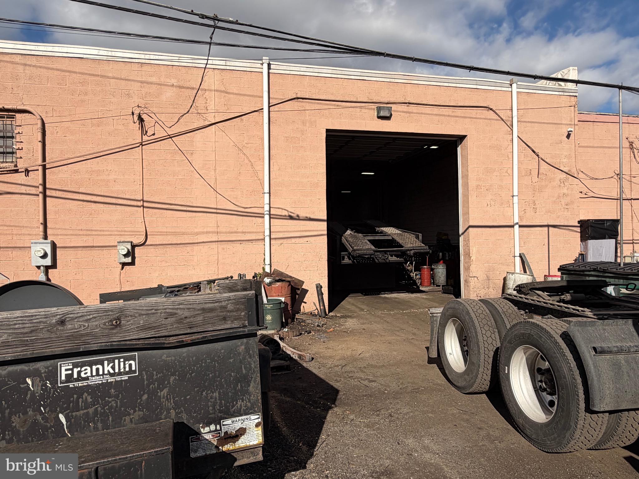 1606 MANNING BOULEVARD