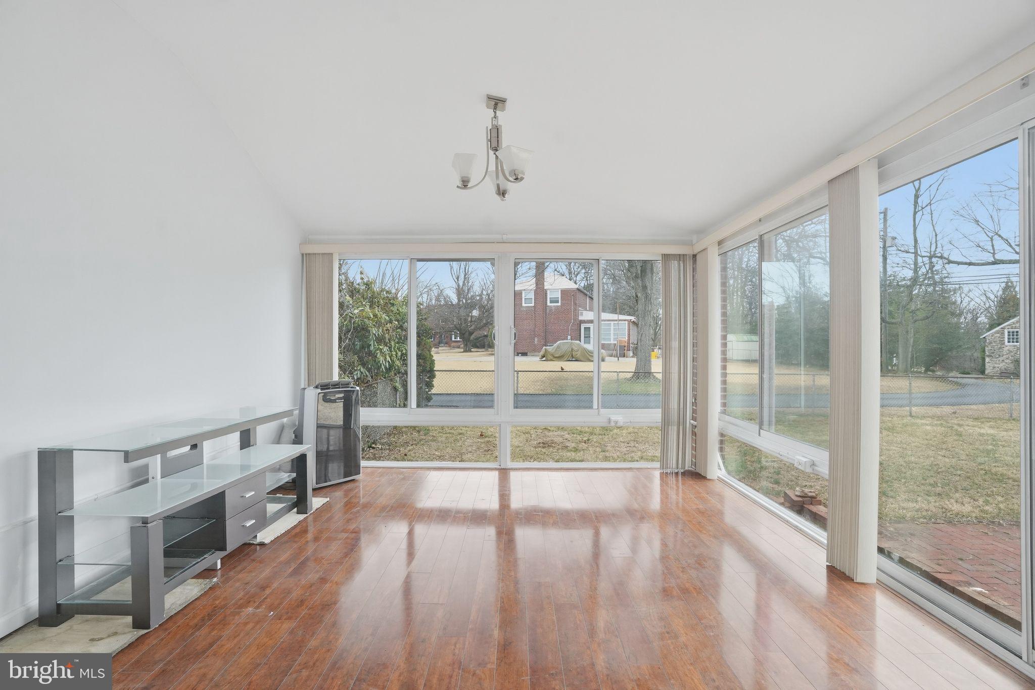 COLONIAL PARK - Residential