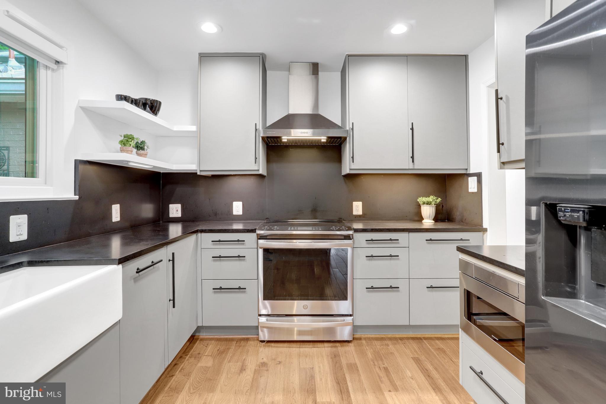 COUNTRY CLUB MANOR - Residential