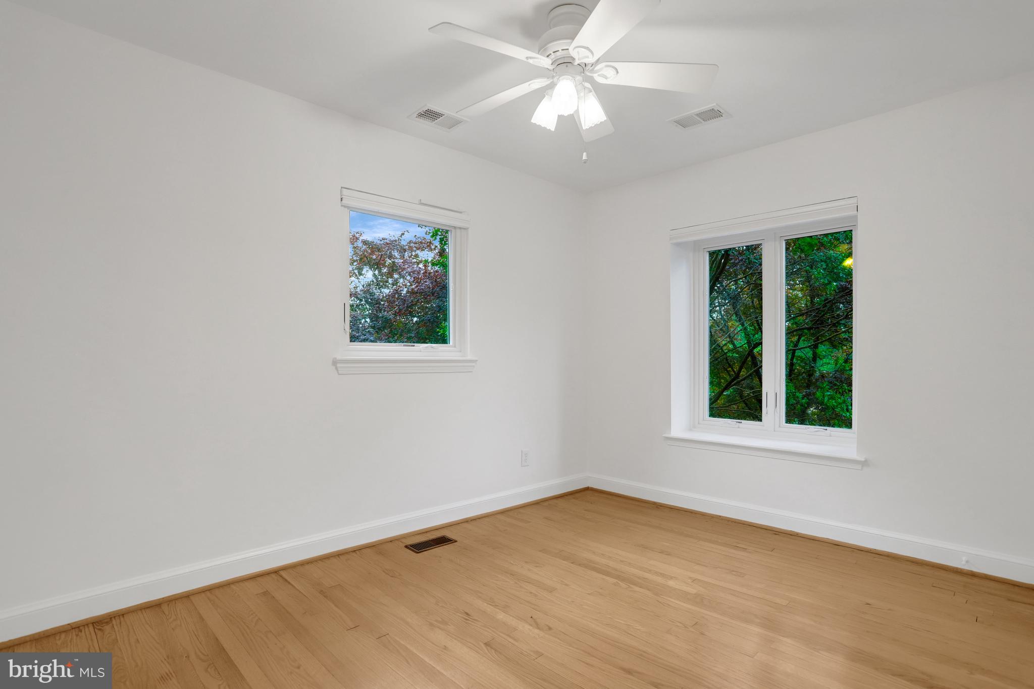 COUNTRY CLUB MANOR - Residential