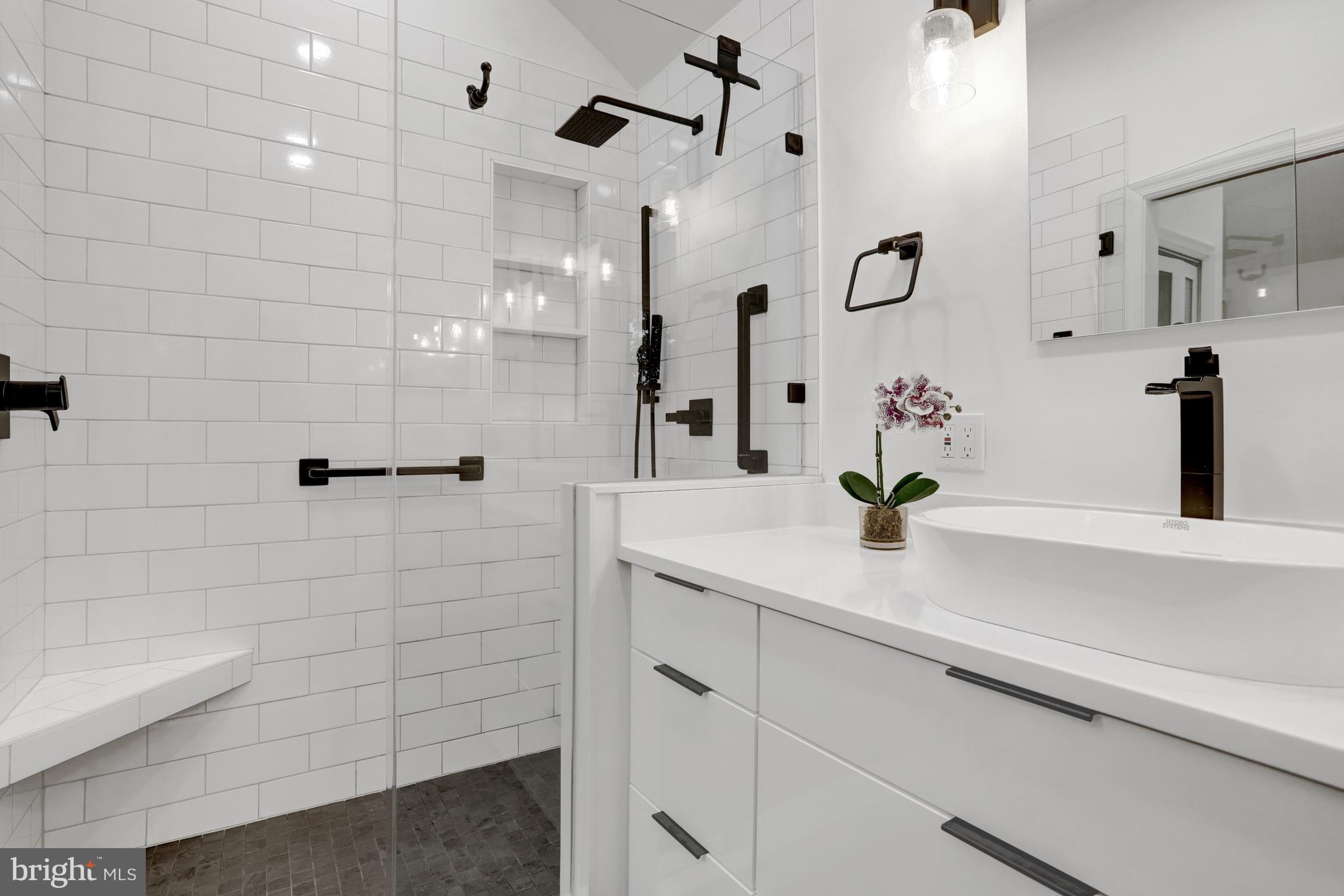 COUNTRY CLUB MANOR - Residential