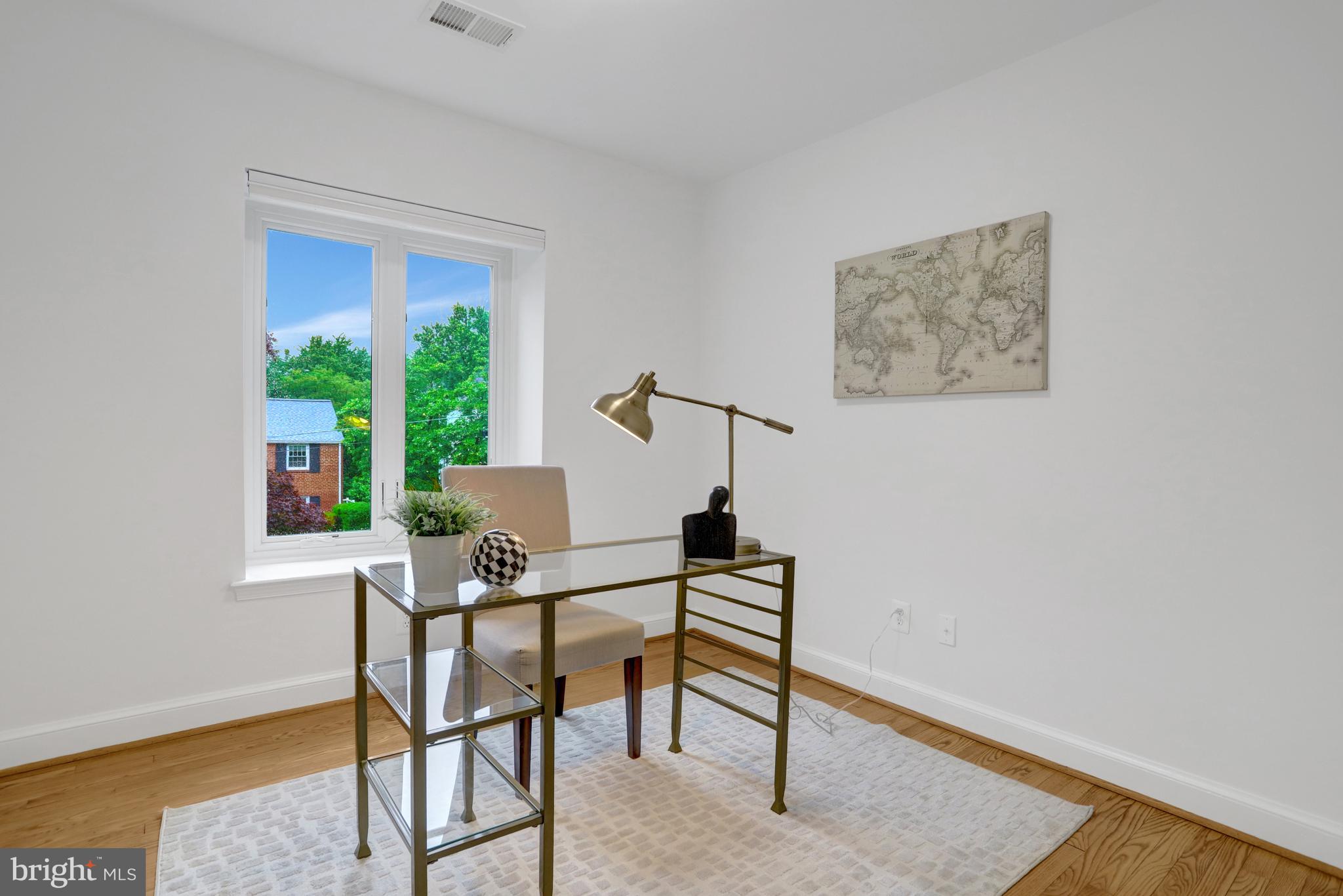 COUNTRY CLUB MANOR - Residential