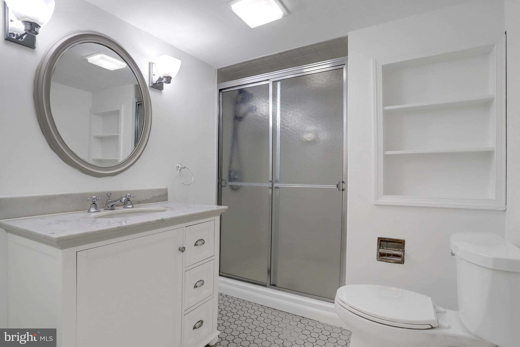 COUNTRY CLUB MANOR - Residential