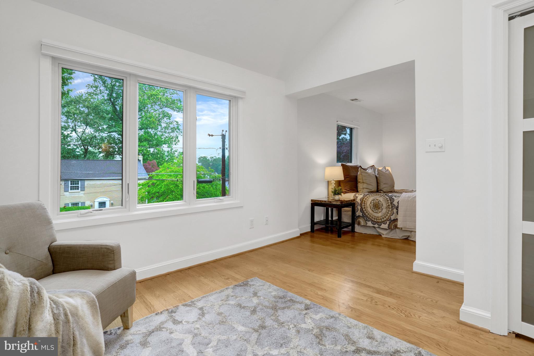 COUNTRY CLUB MANOR - Residential