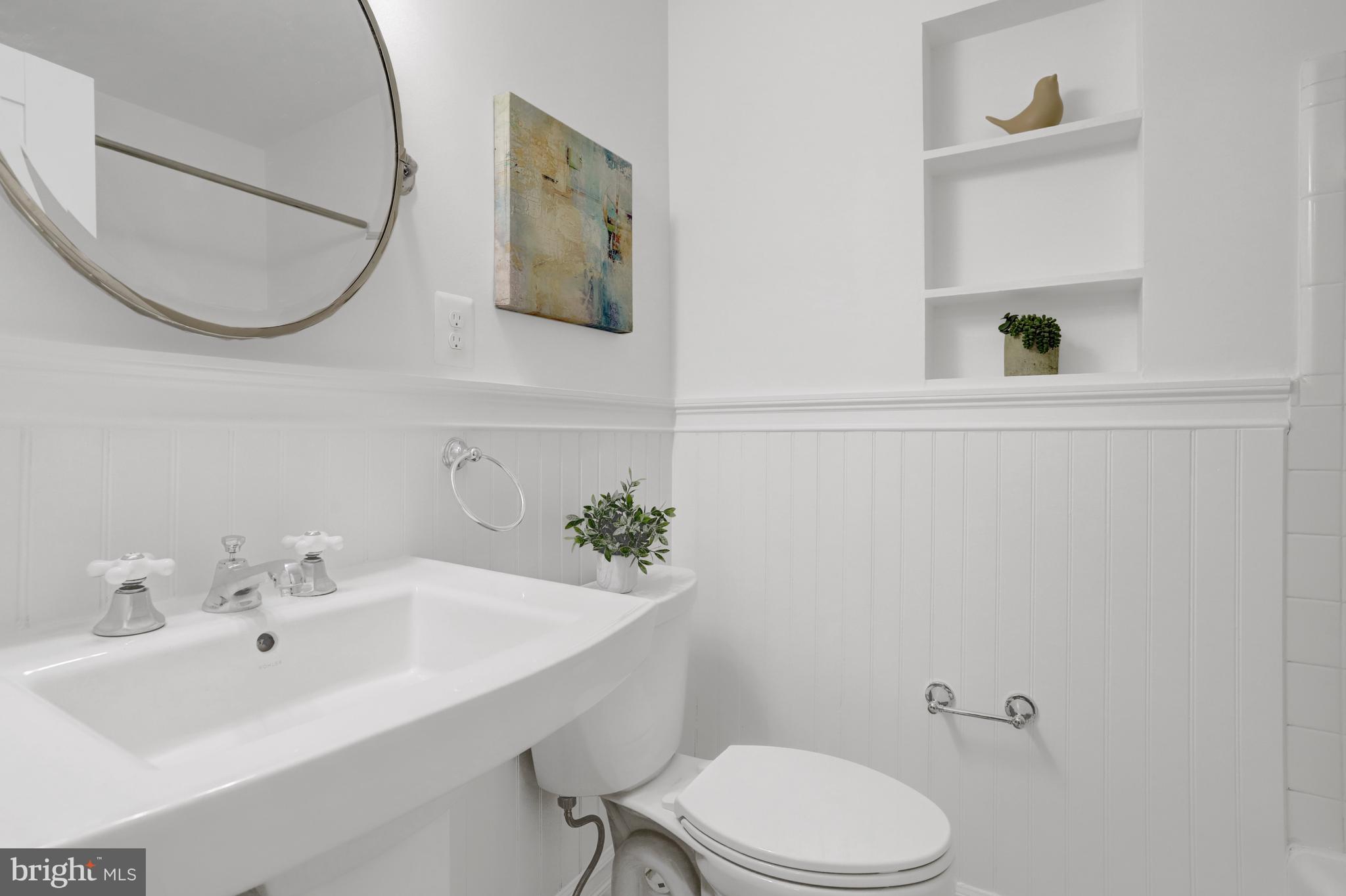 COUNTRY CLUB MANOR - Residential