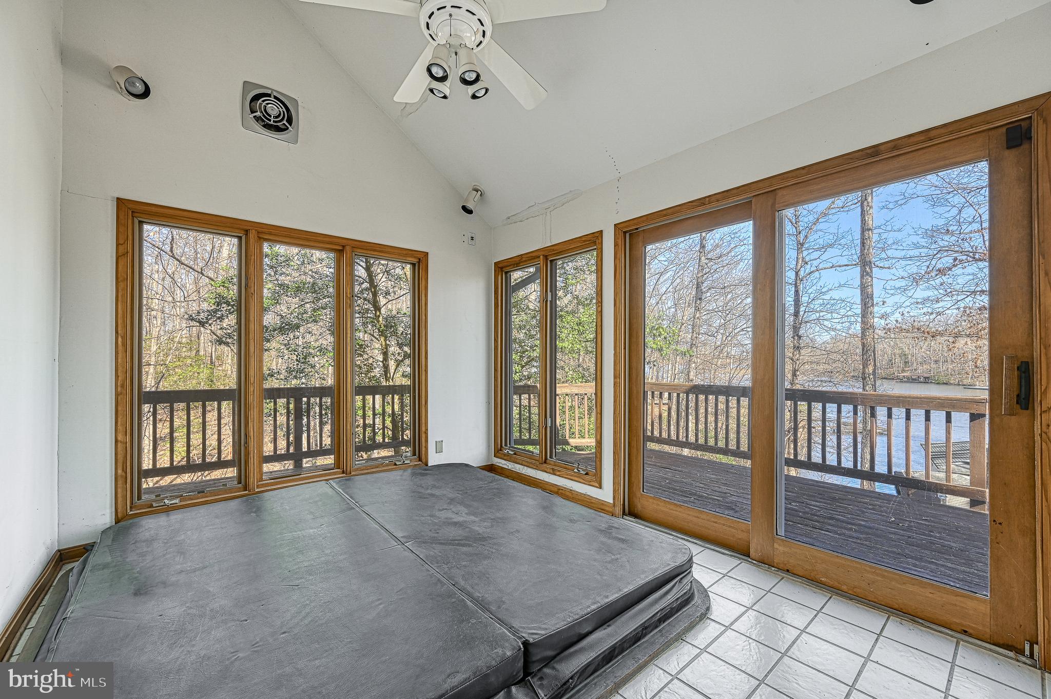 ANNA COVES - Residential