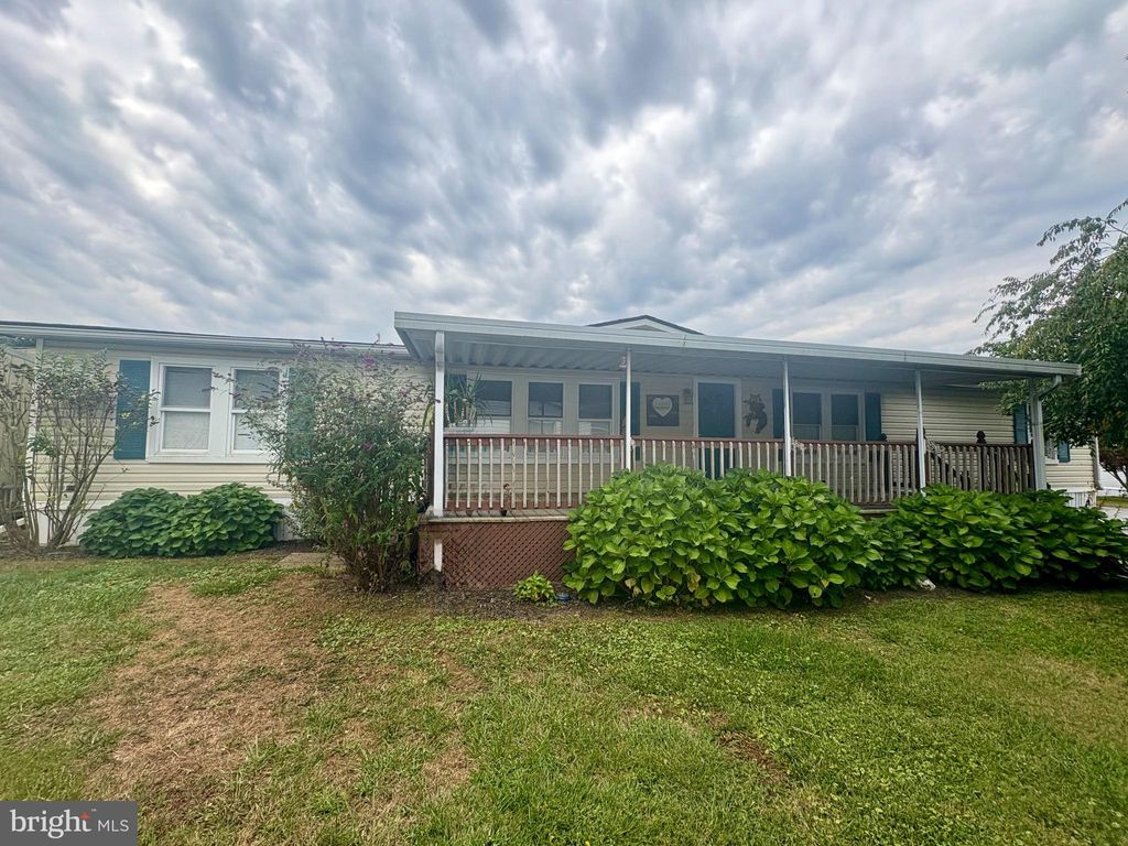 Photo of 728 Laura Lane, YORK, PA 17402 (MLS # PAYK2089292)