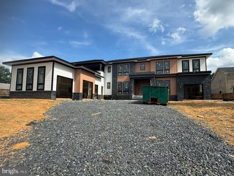 2113 CHAIN BRIDGE ROAD VIENNA VA 22182