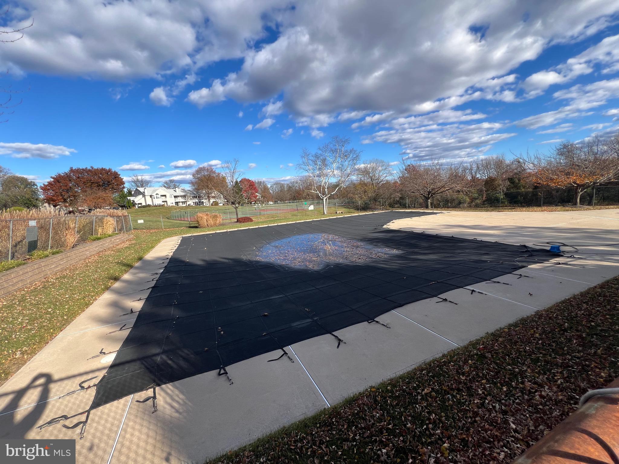 VILLAGE SHIRES - Residential