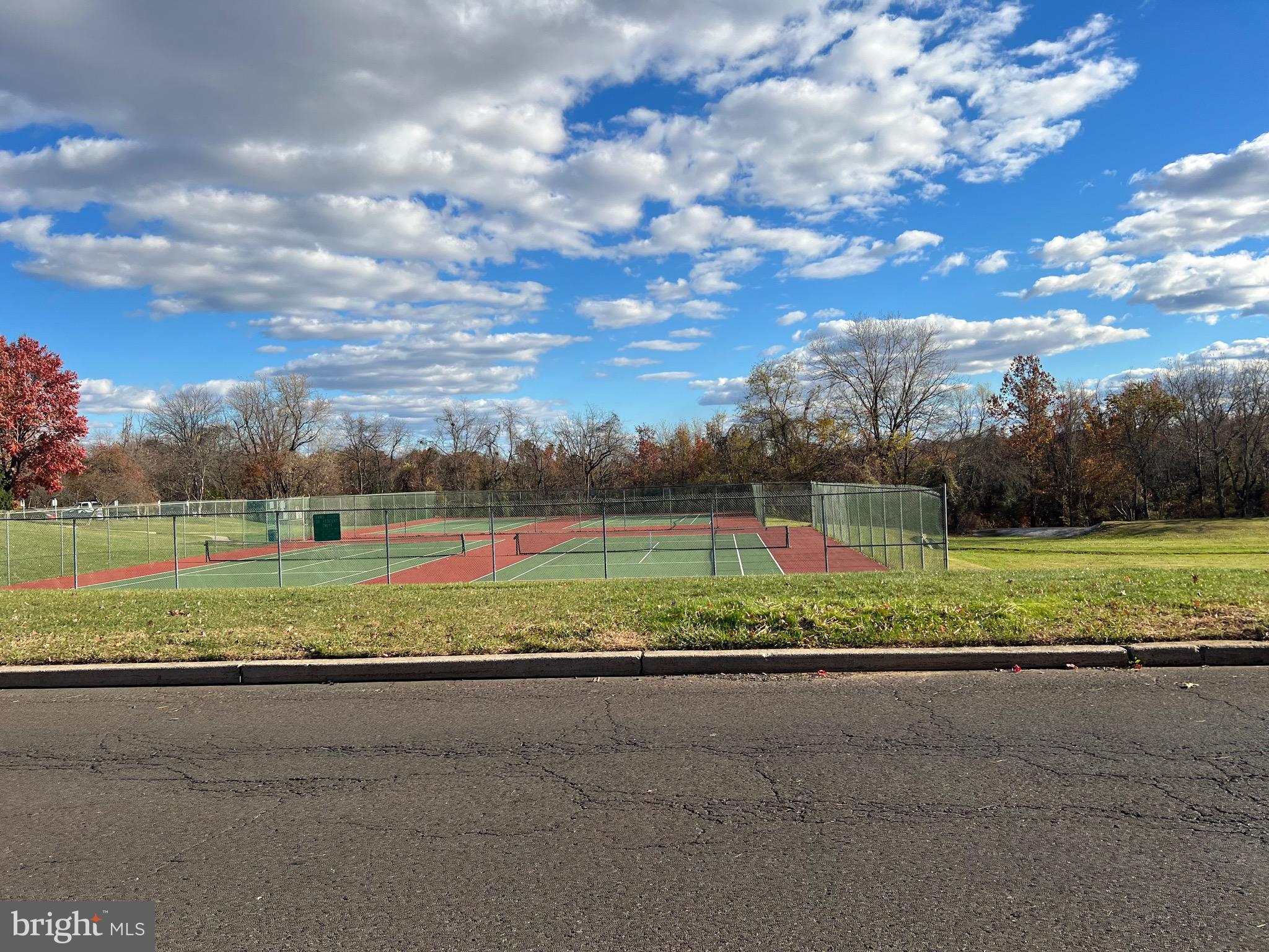 VILLAGE SHIRES - Residential