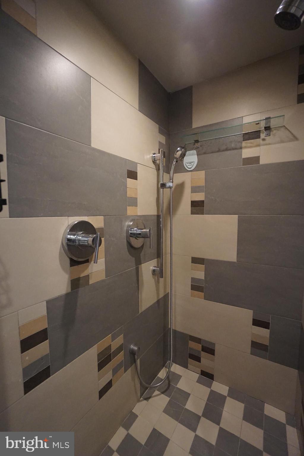 OLDE KENSINGTON - Residential Lease